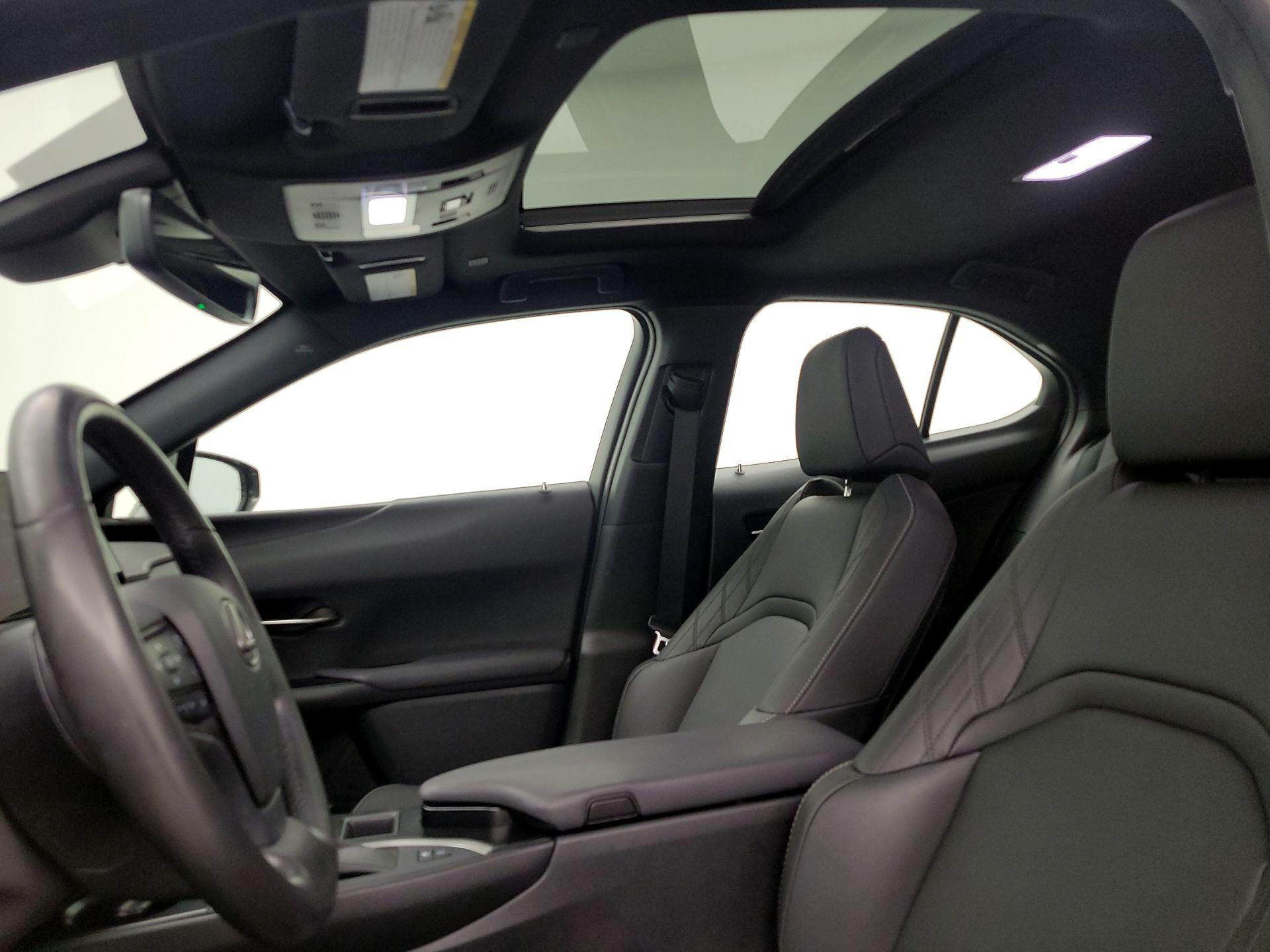 Thumbnail: 2023 Lexus UX - 19