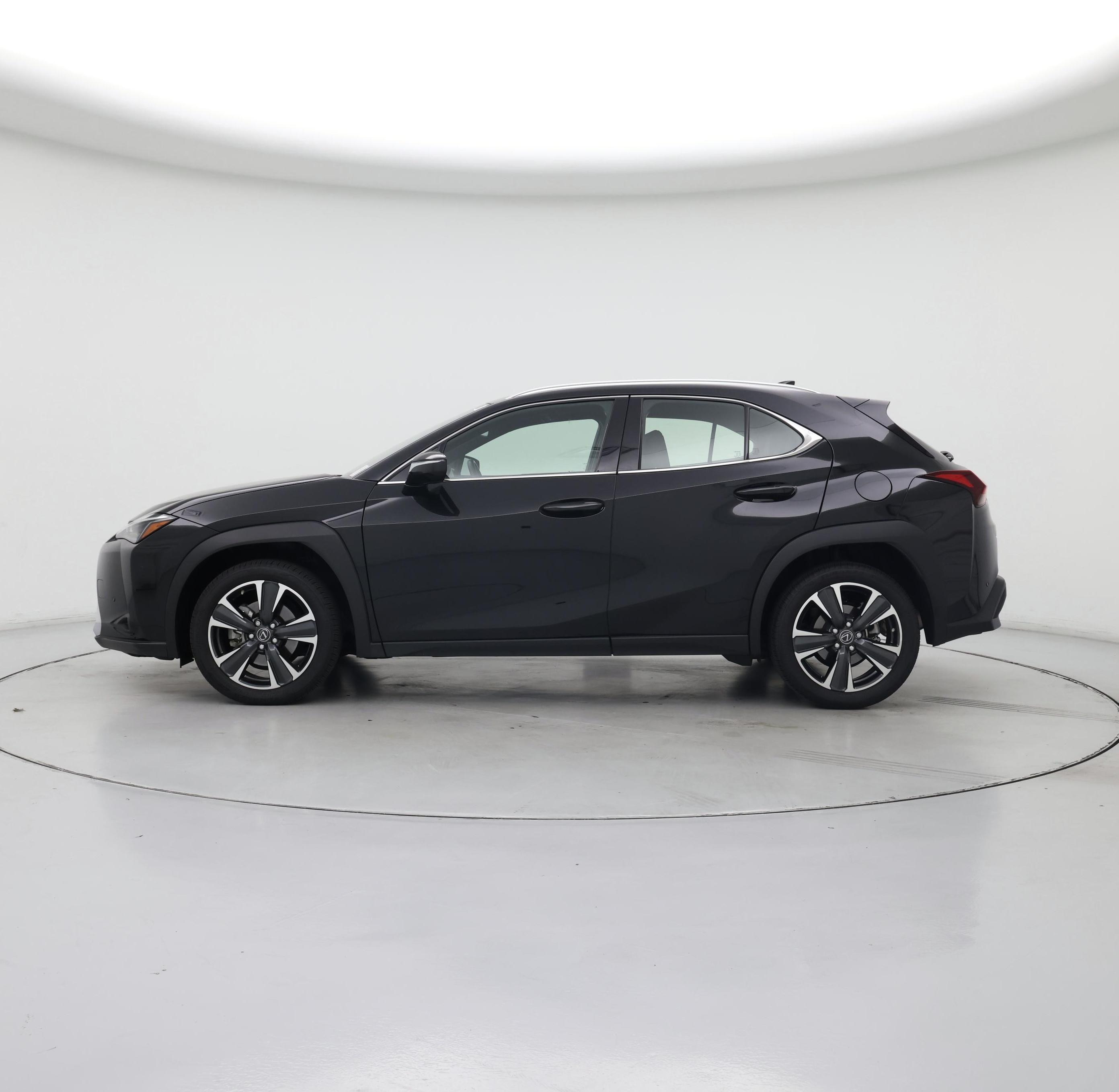 Thumbnail: 2023 Lexus UX - 3