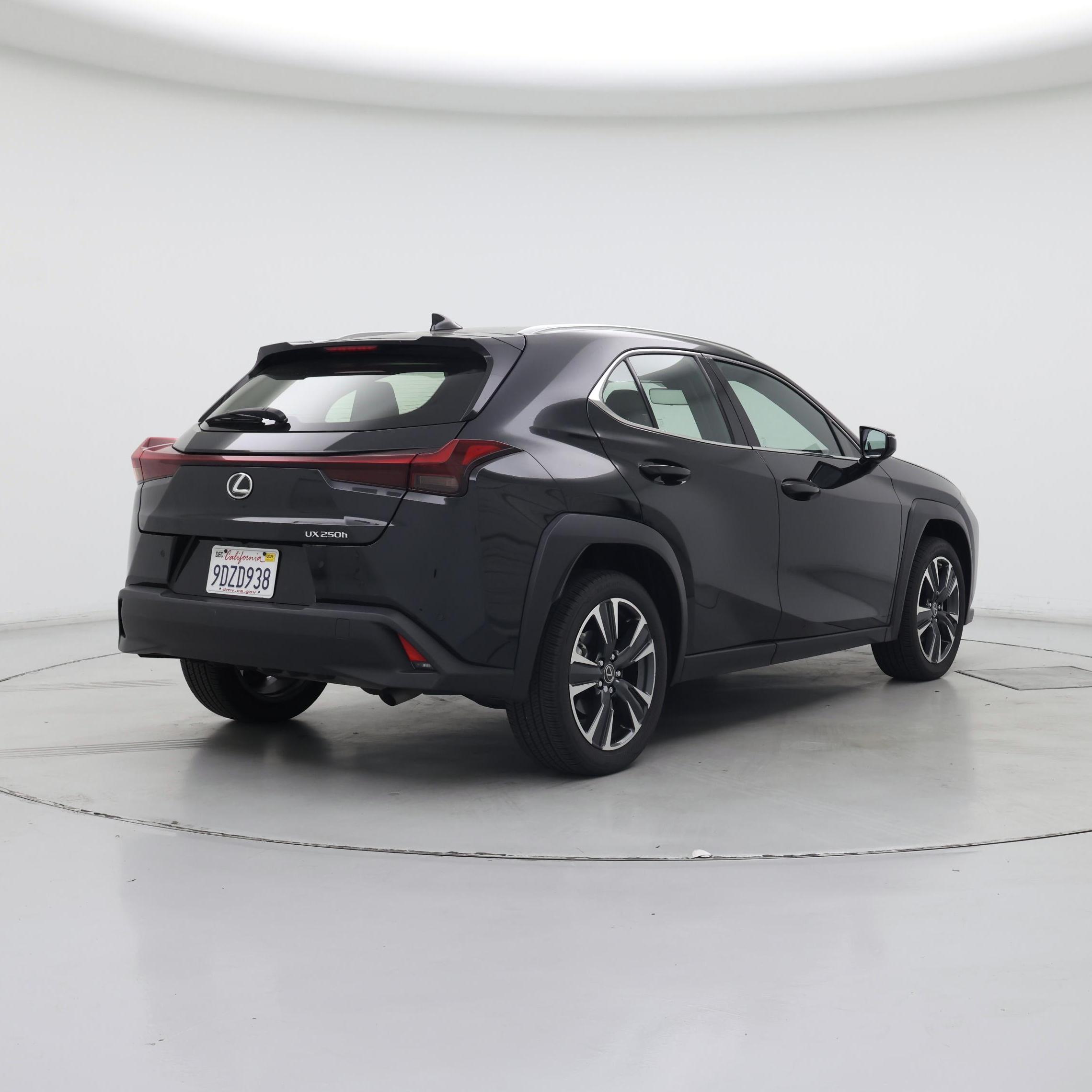 Thumbnail: 2023 Lexus UX - 8