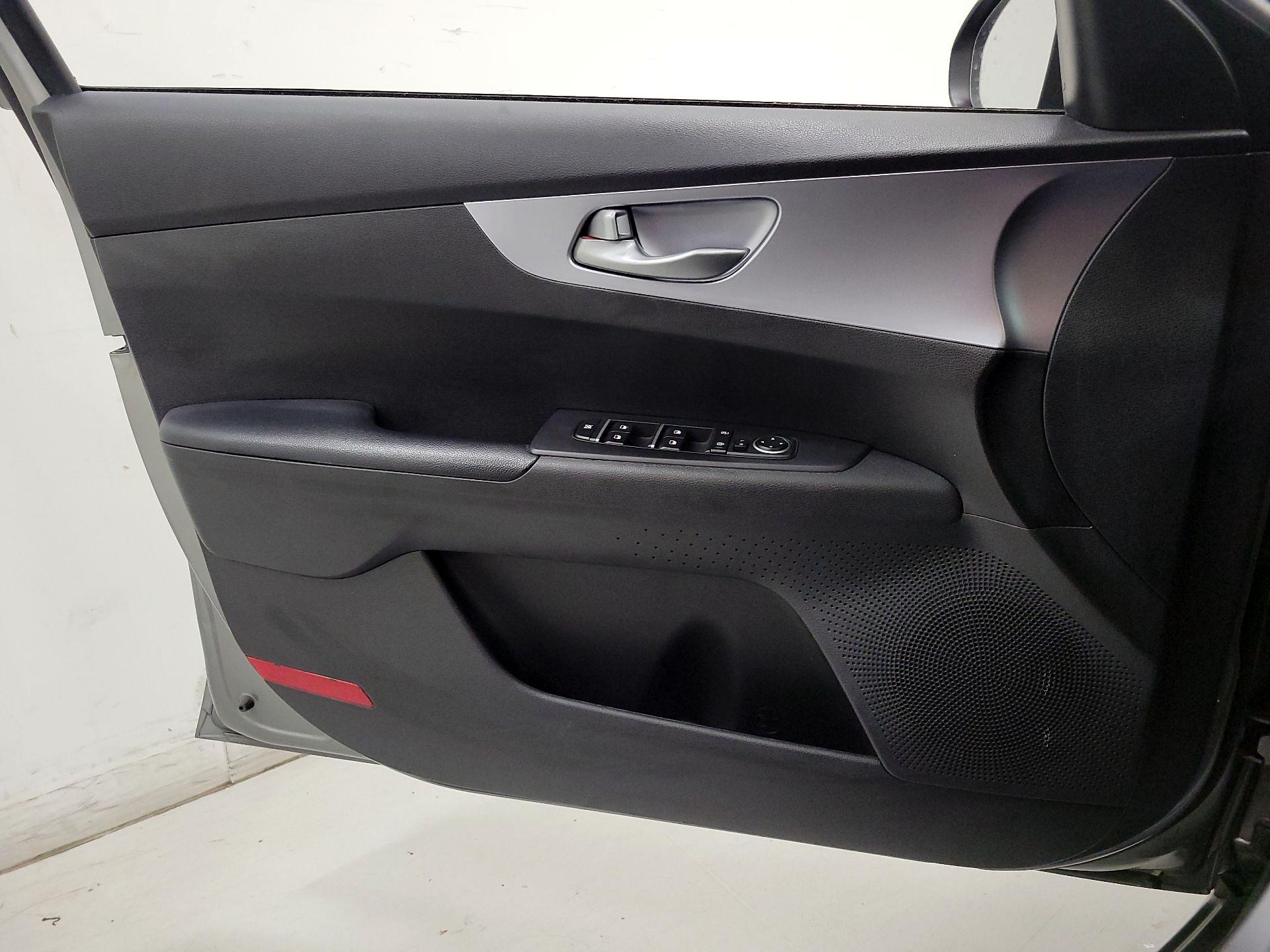 Thumbnail: 2022 Kia Forte - 12