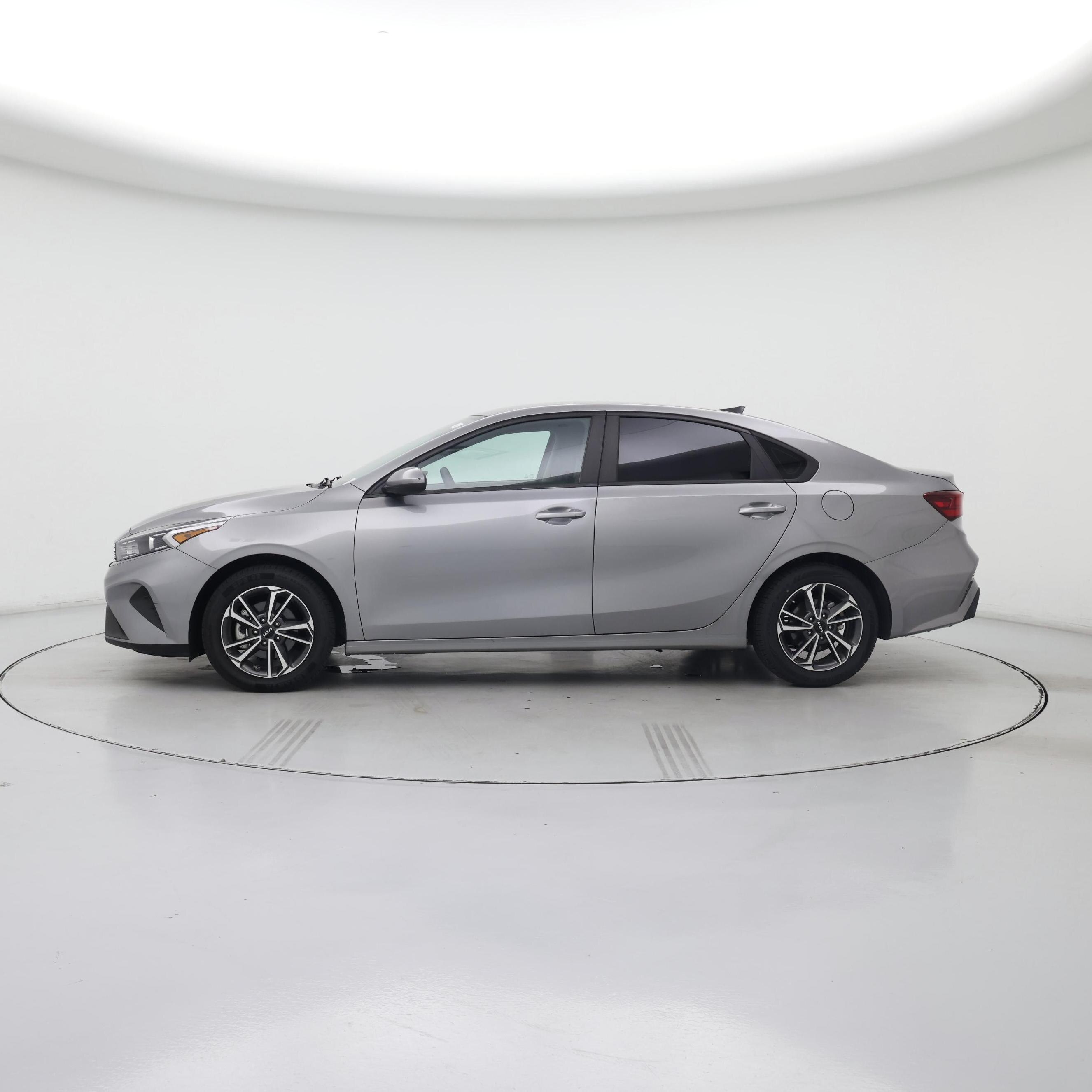 Thumbnail: 2022 Kia Forte - 3