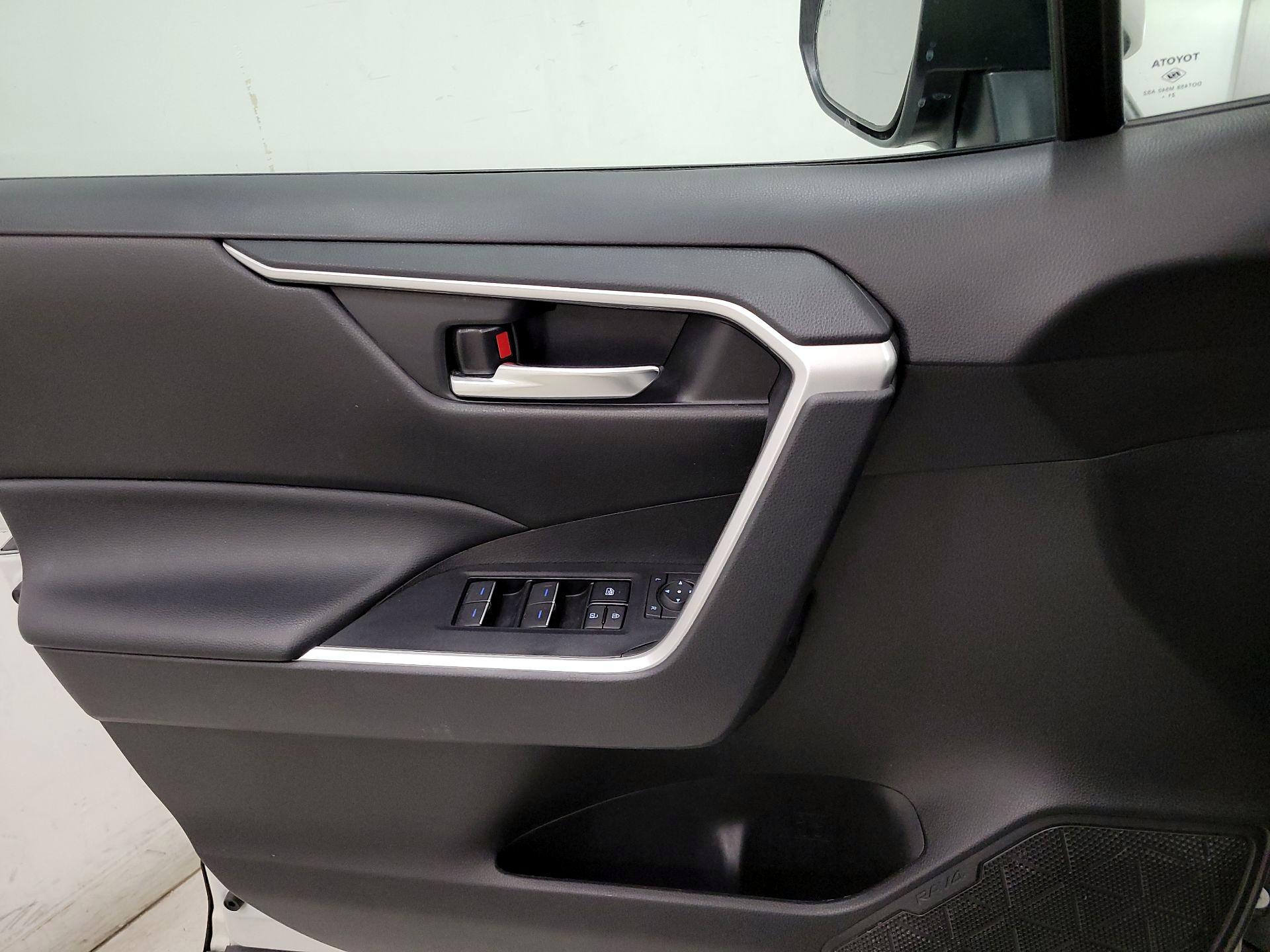 Thumbnail: 2022 Toyota RAV4 - 12