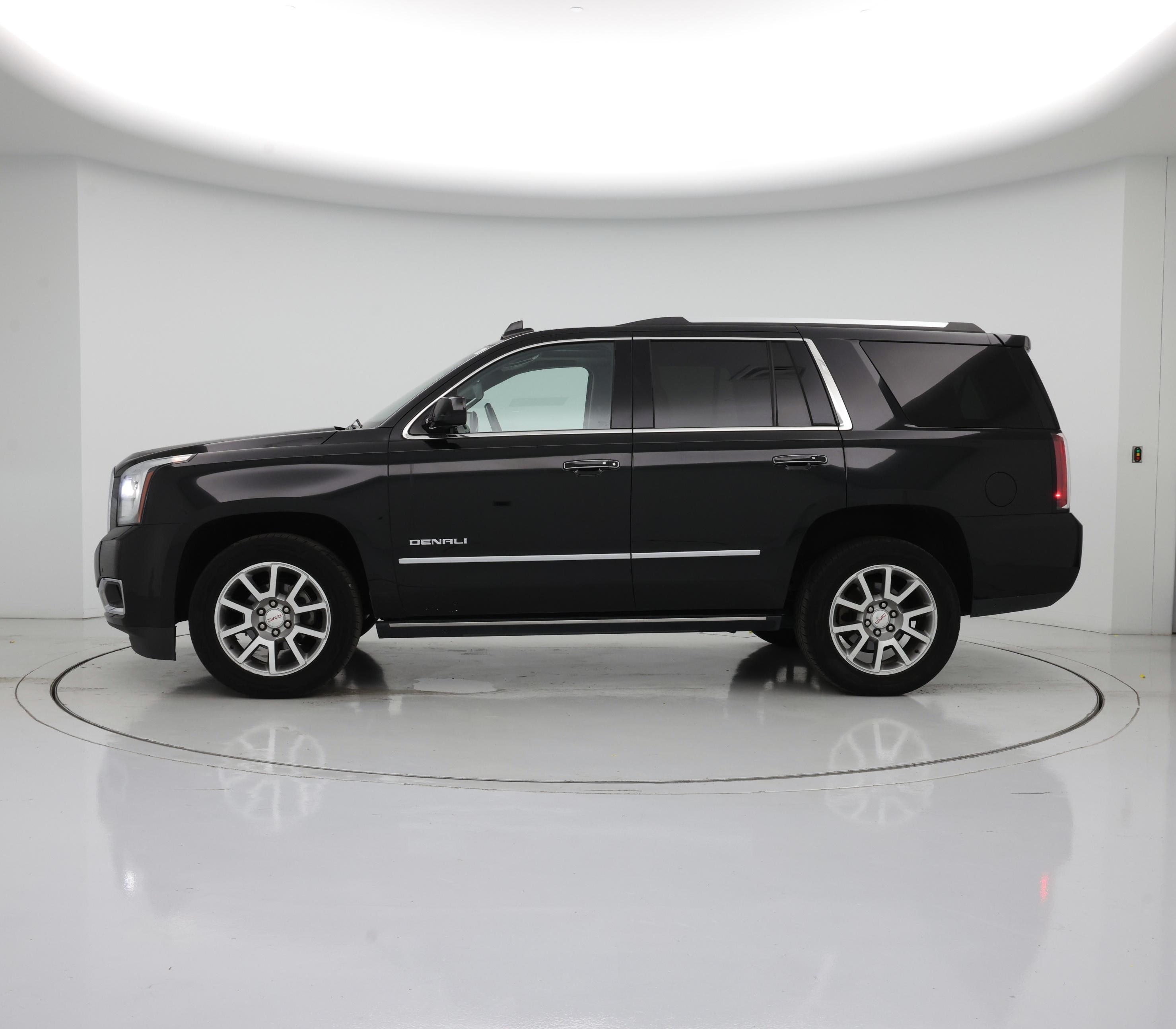 Thumbnail: 2018 GMC Yukon - 3