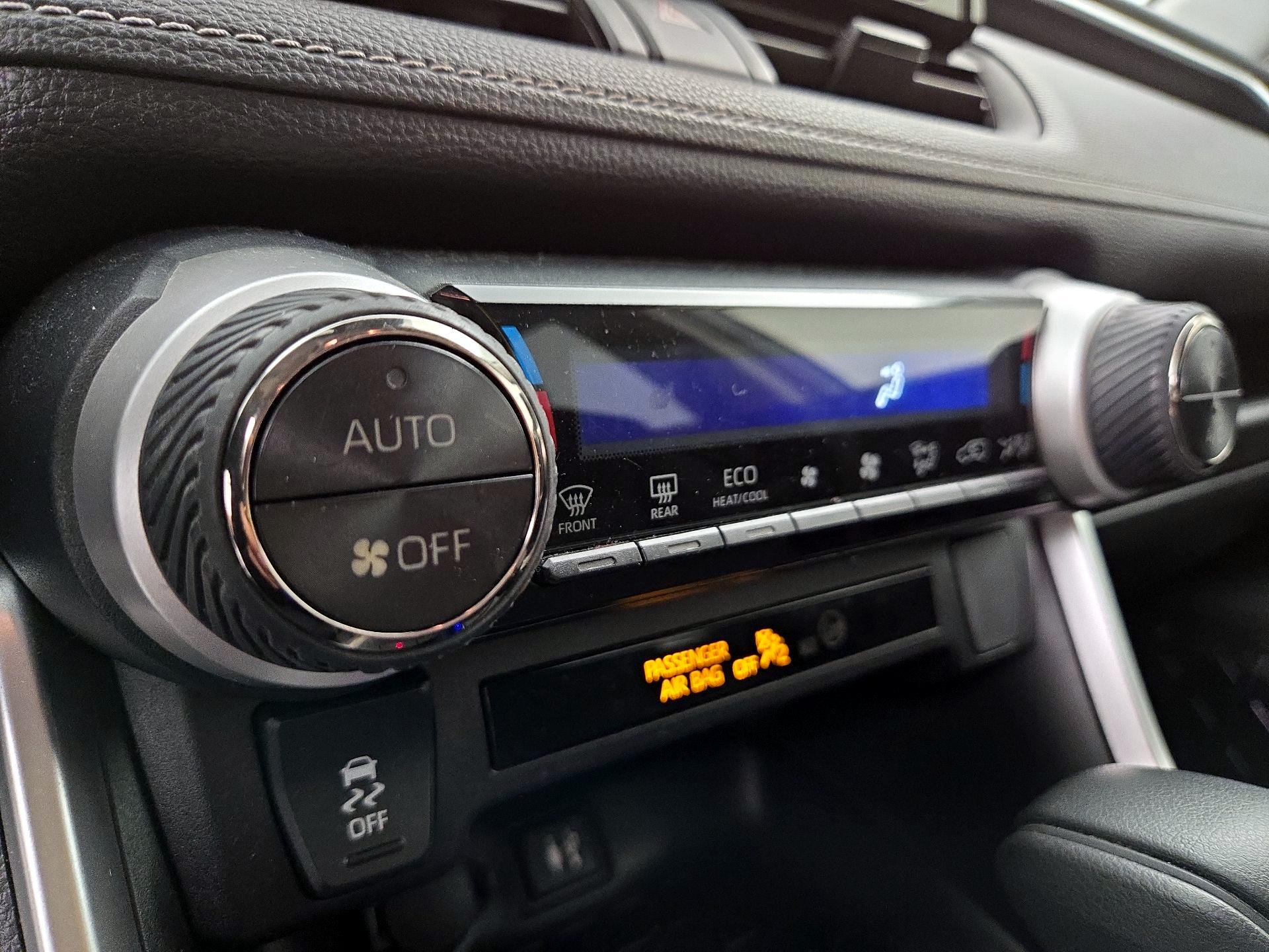 Thumbnail: 2019 Toyota RAV4 - 16