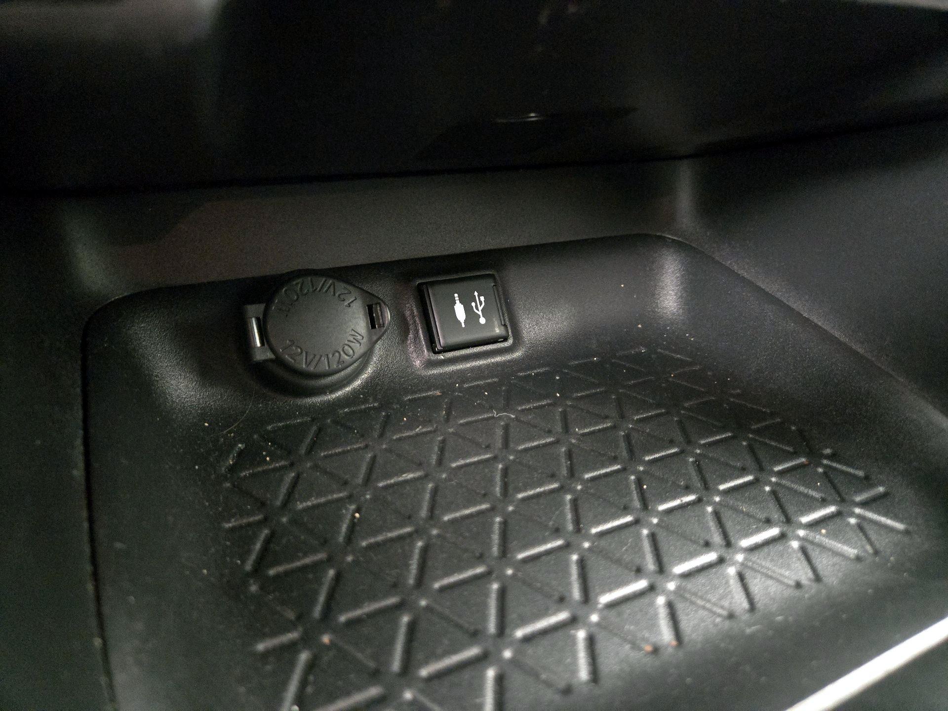 Thumbnail: 2019 Toyota RAV4 - 18
