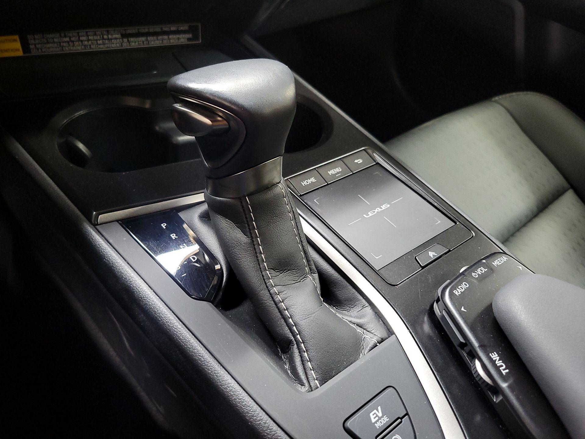 Thumbnail: 2021 Lexus UX - 17