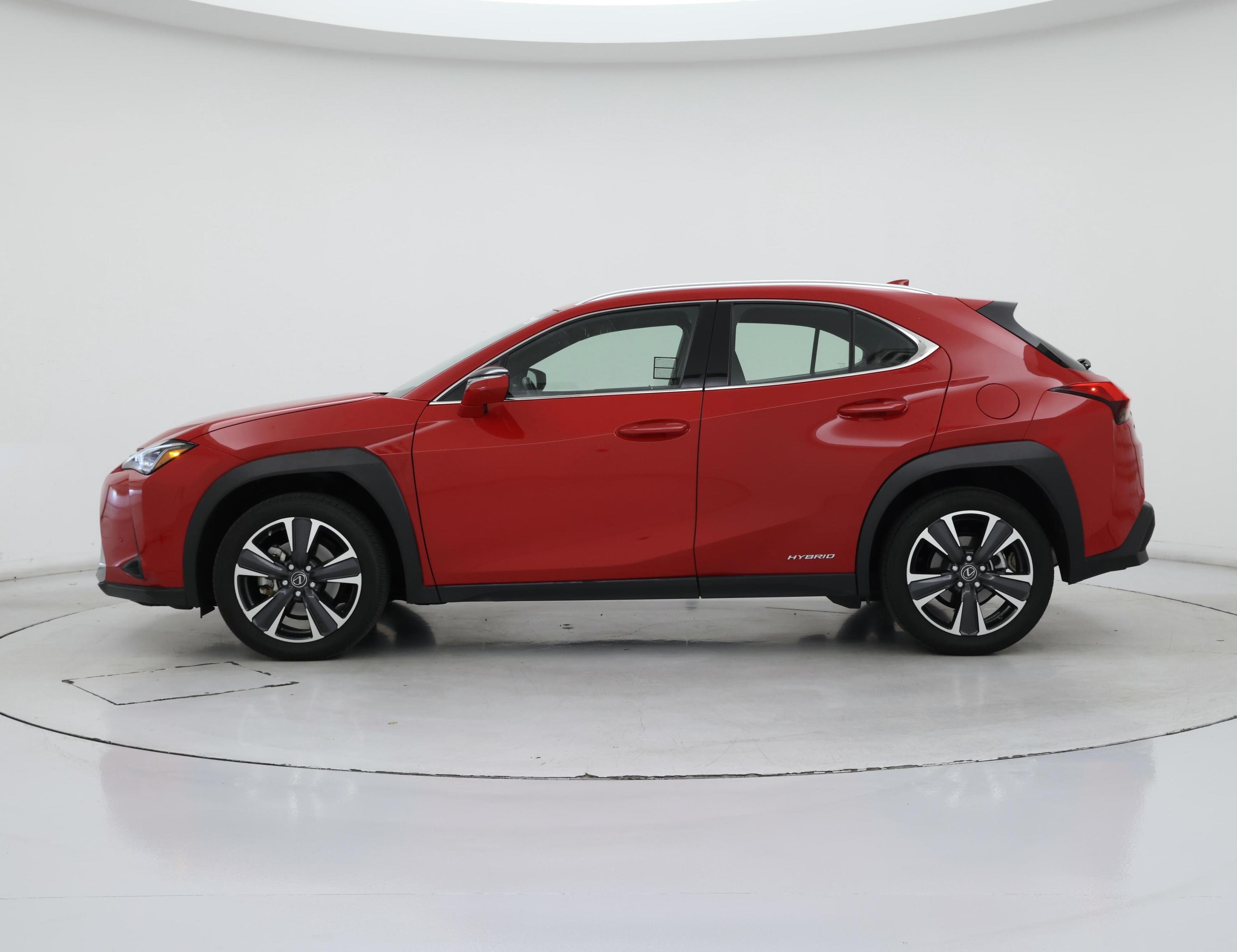 Thumbnail: 2021 Lexus UX - 3