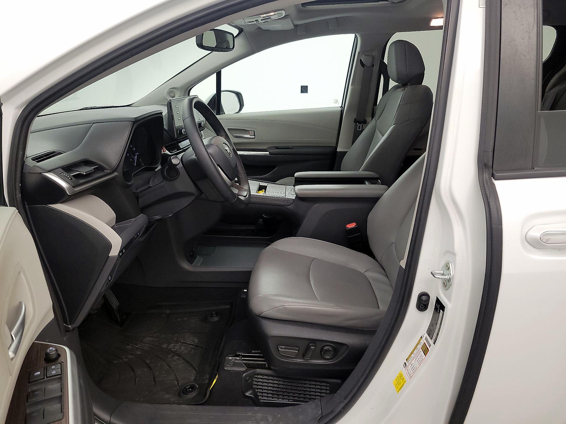Thumbnail: 2022 Toyota Sienna - 11