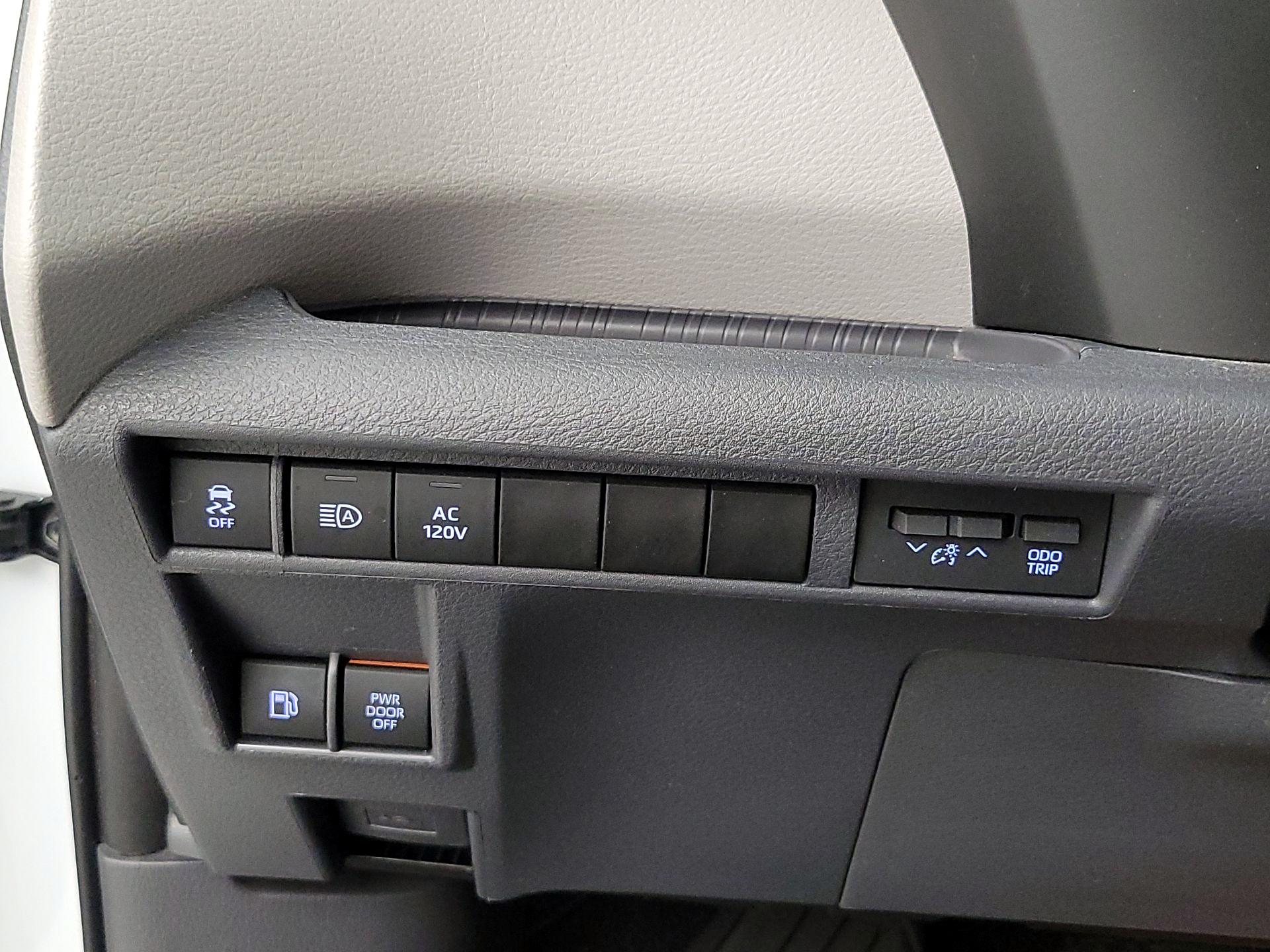 Thumbnail: 2022 Toyota Sienna - 13