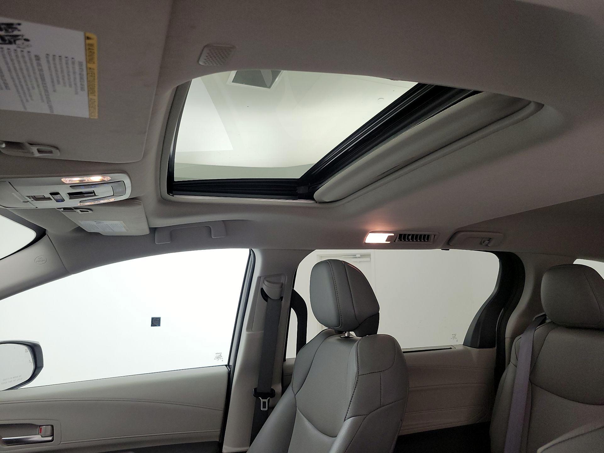 Thumbnail: 2022 Toyota Sienna - 20
