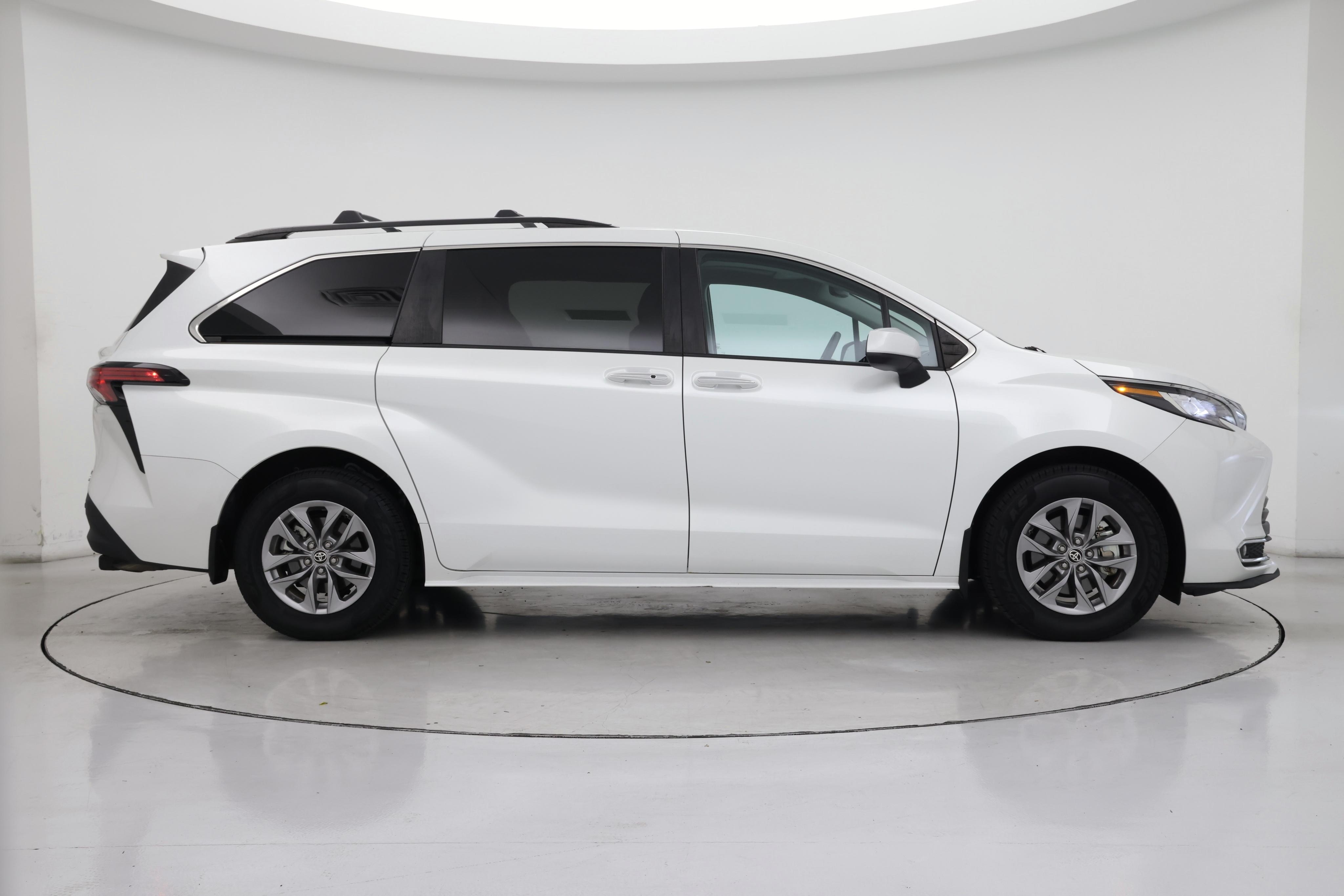 Thumbnail: 2022 Toyota Sienna - 7