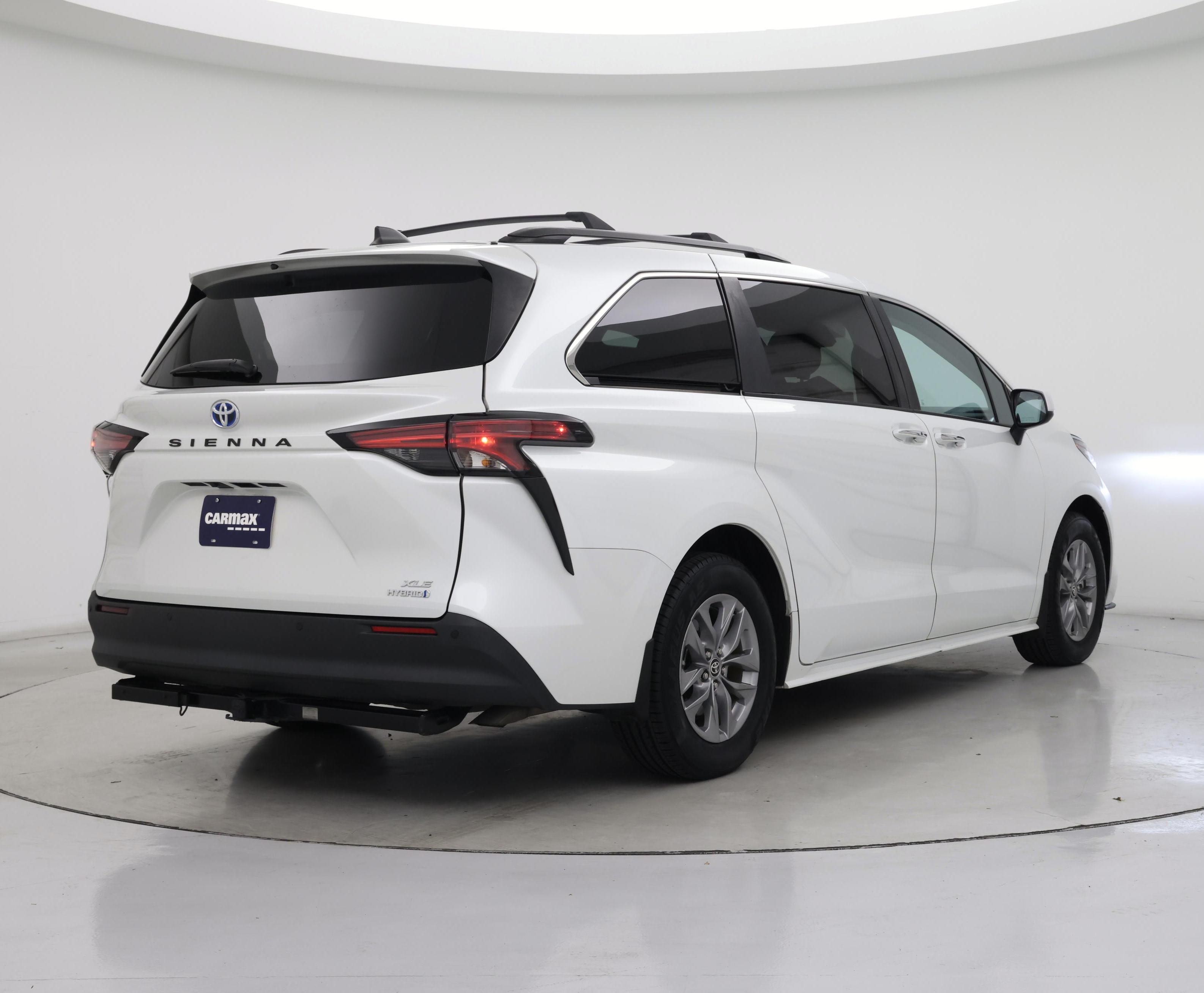 Thumbnail: 2022 Toyota Sienna - 8