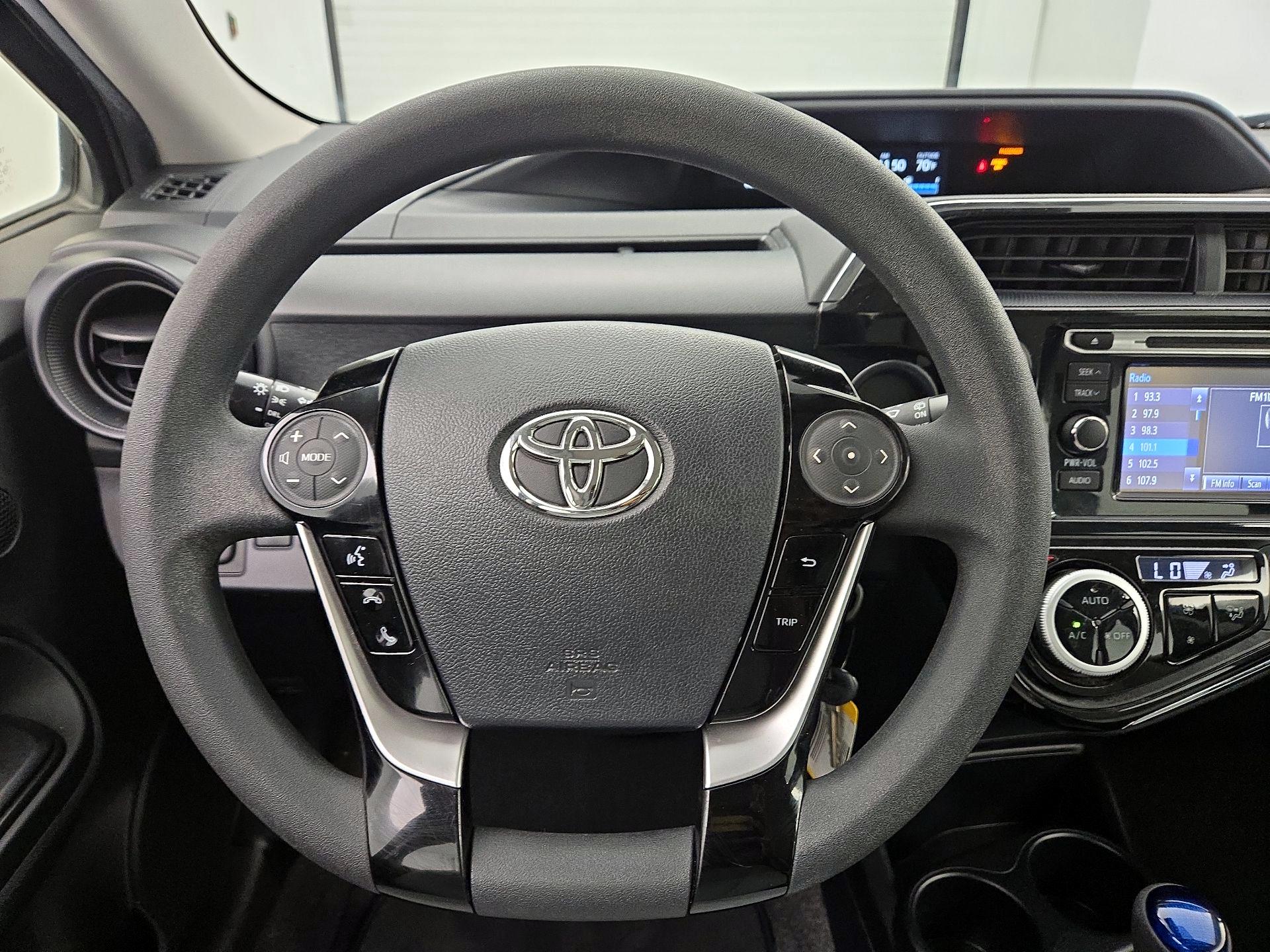 Thumbnail: 2018 Toyota Prius c - 10