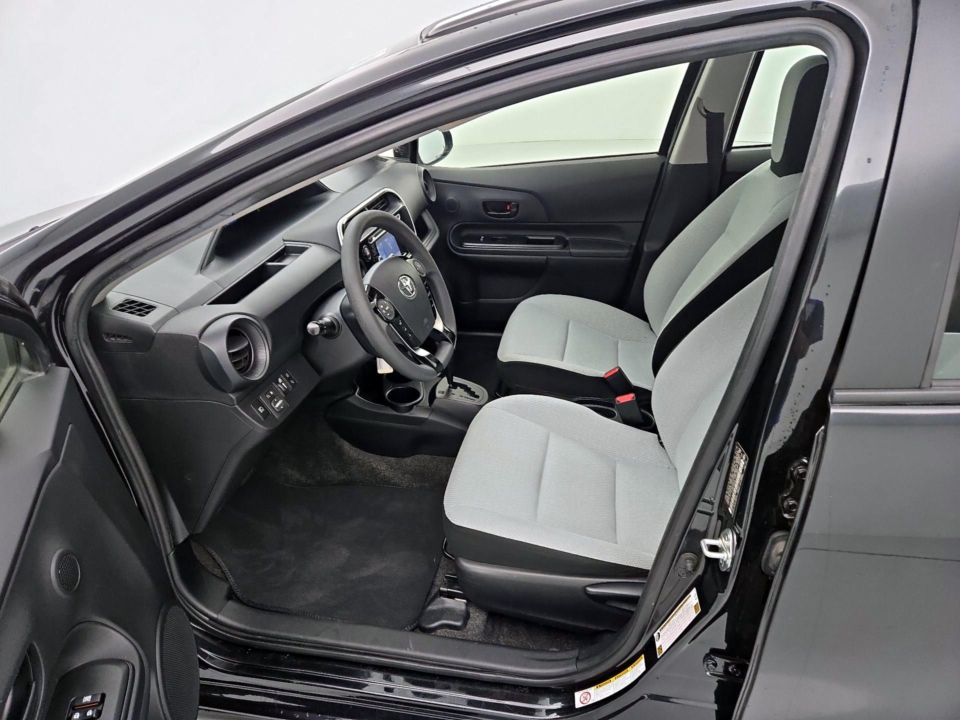 Thumbnail: 2018 Toyota Prius c - 11