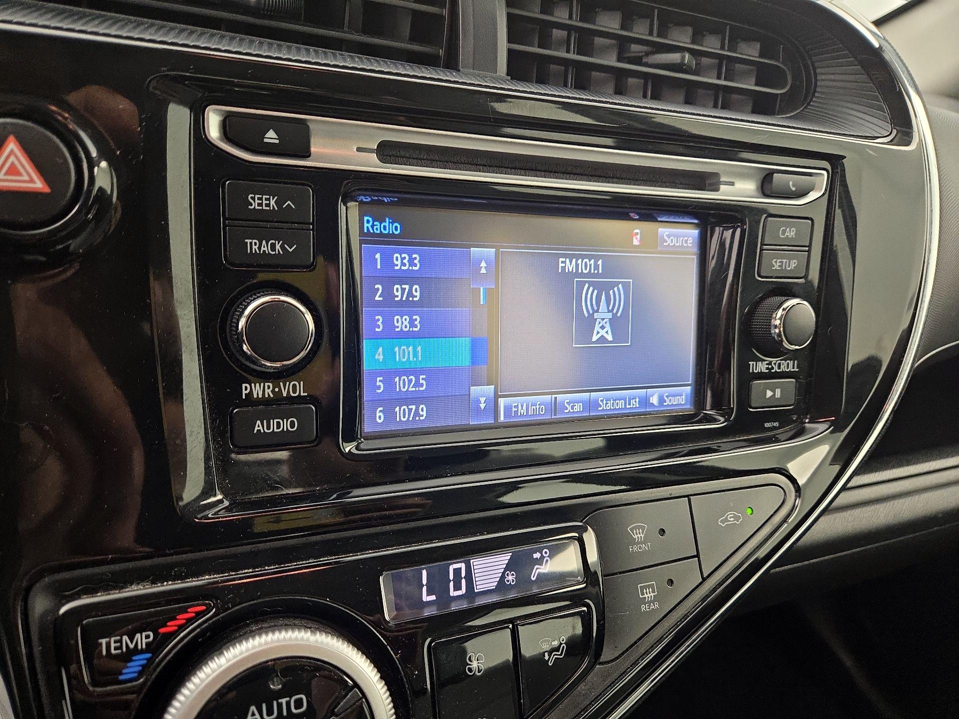 Thumbnail: 2018 Toyota Prius c - 15