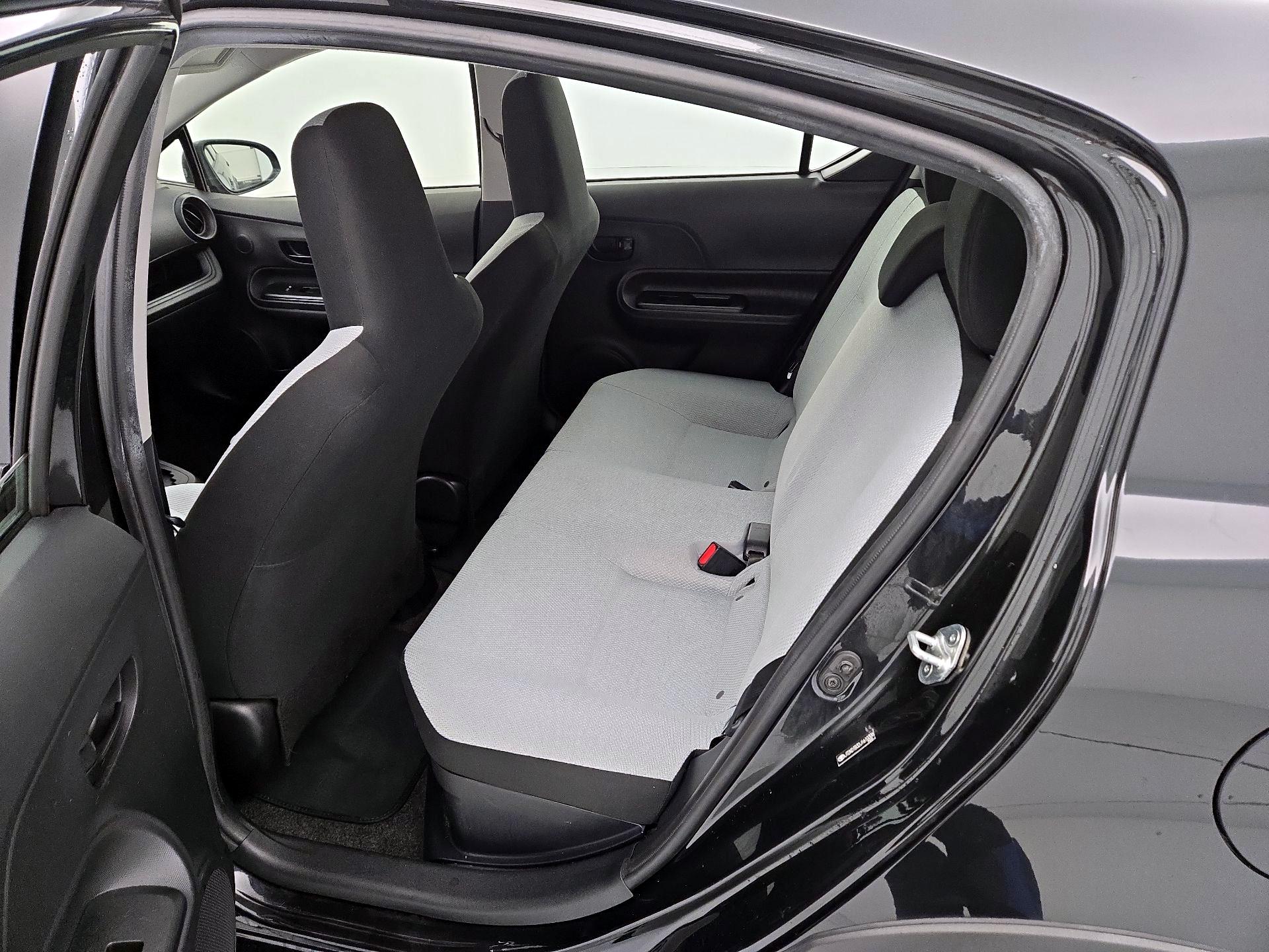 Thumbnail: 2018 Toyota Prius c - 18
