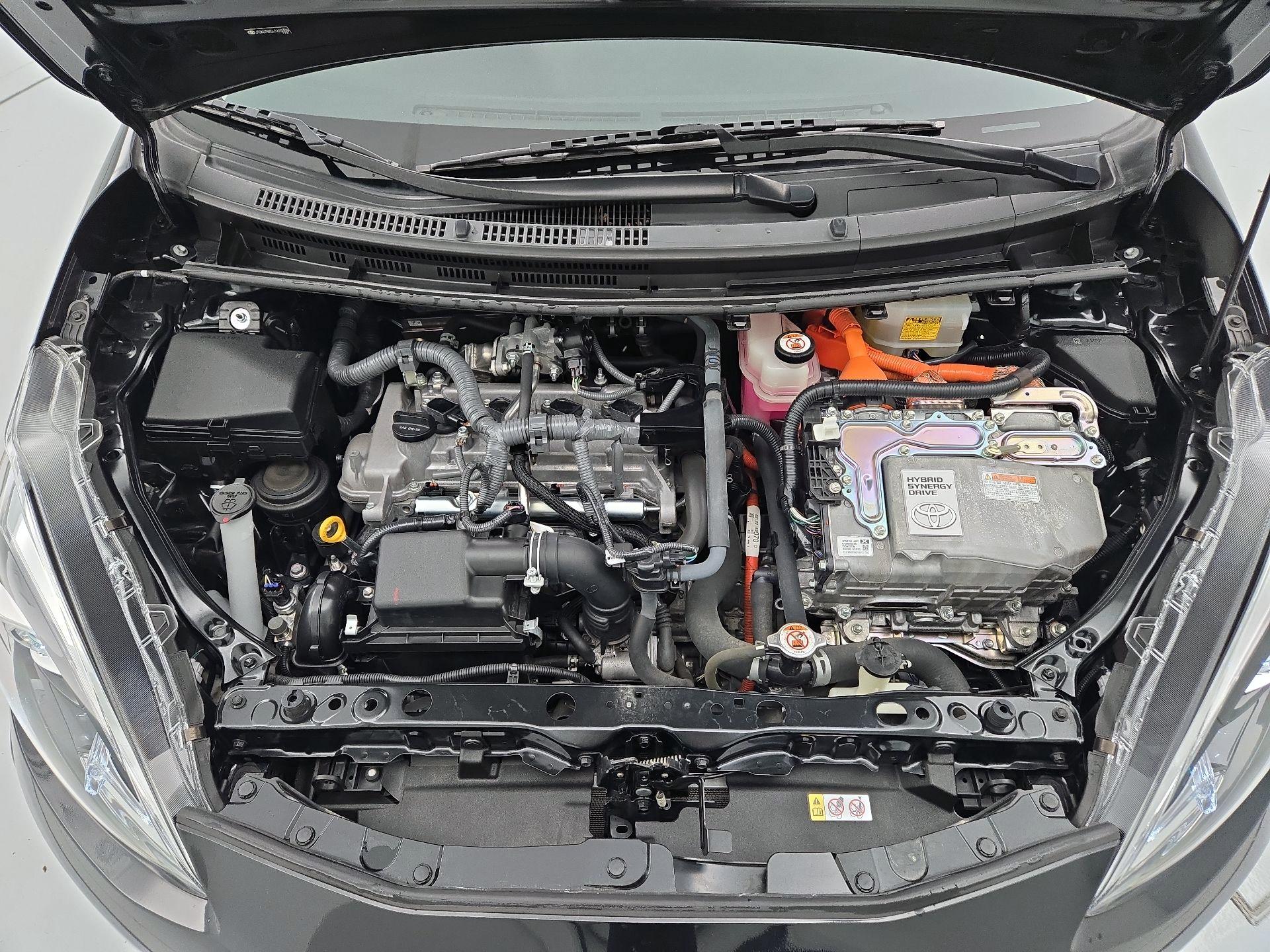 Thumbnail: 2018 Toyota Prius c - 20