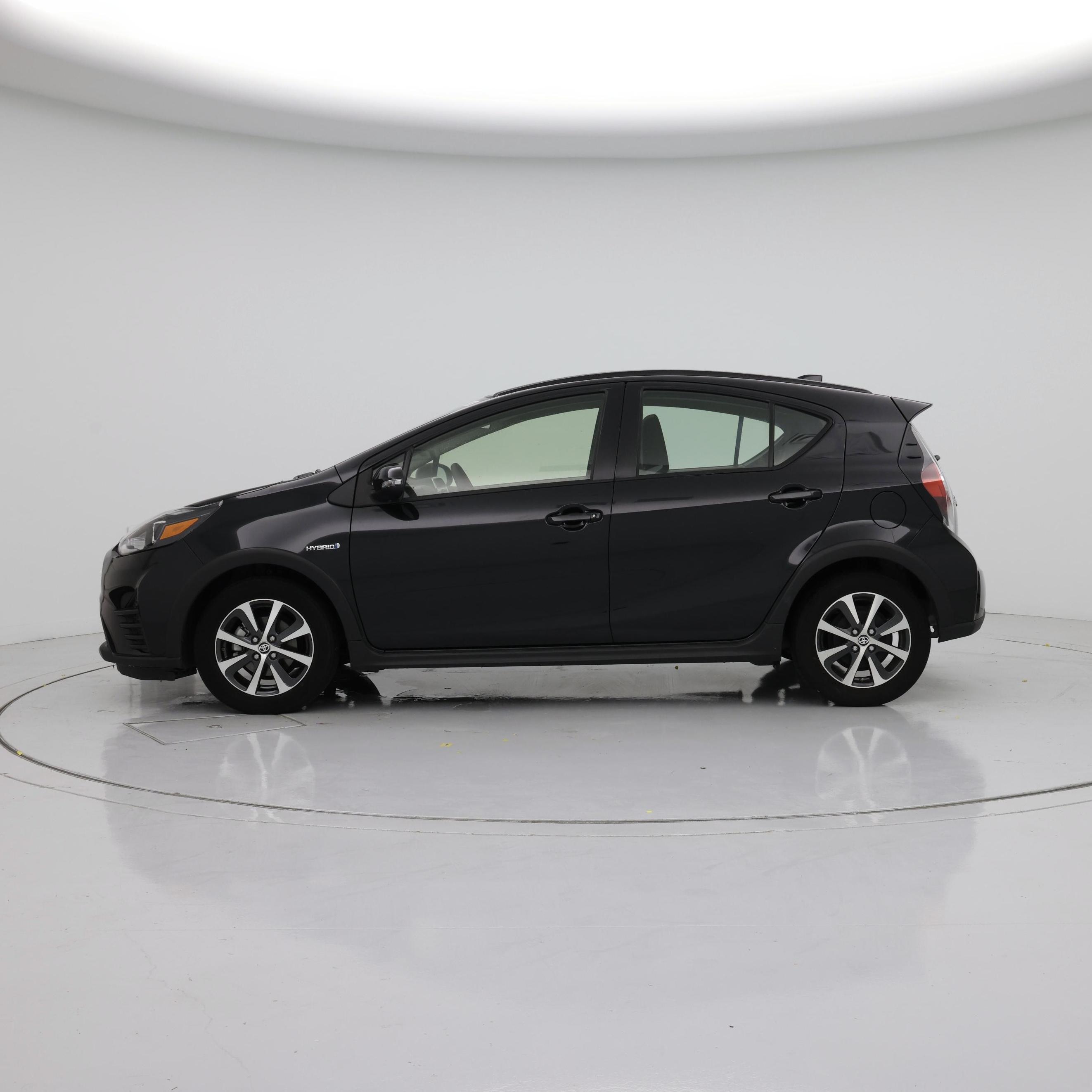 Thumbnail: 2018 Toyota Prius c - 3