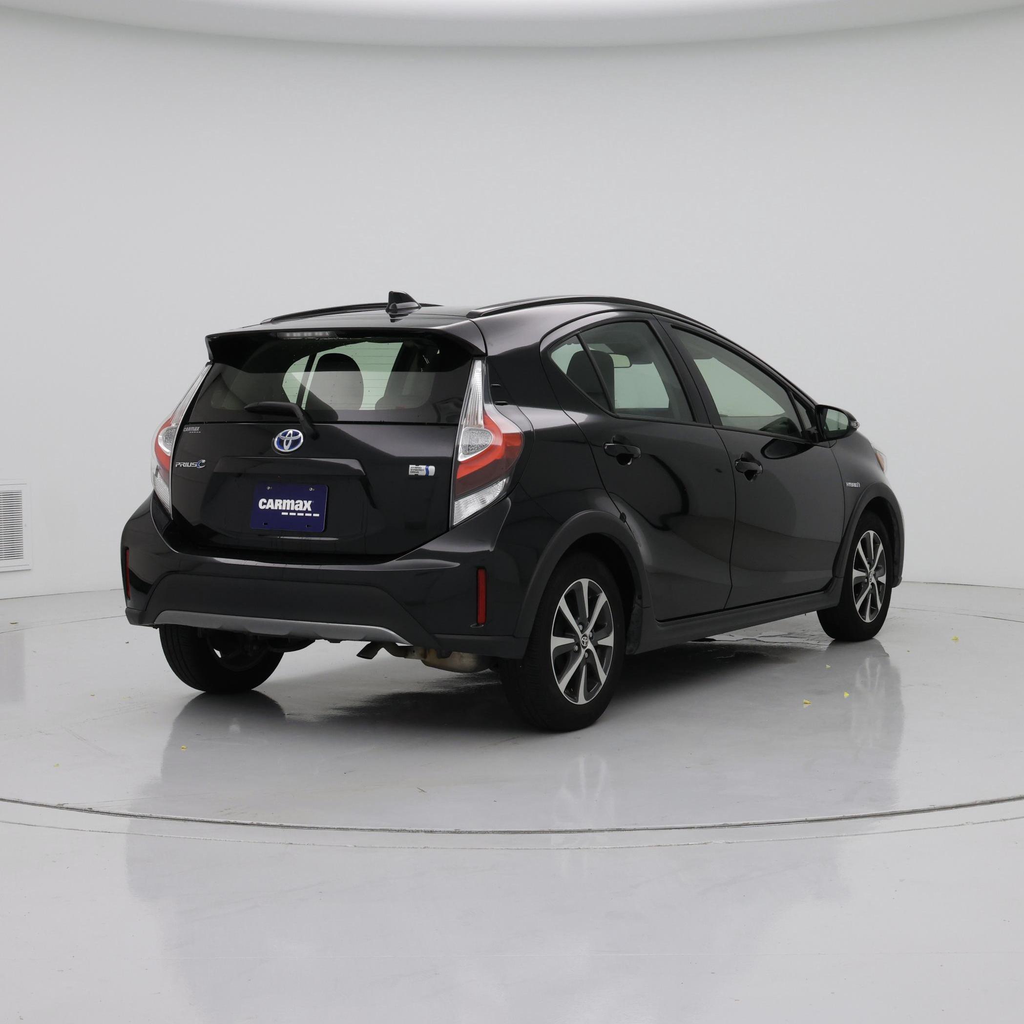 Thumbnail: 2018 Toyota Prius c - 8