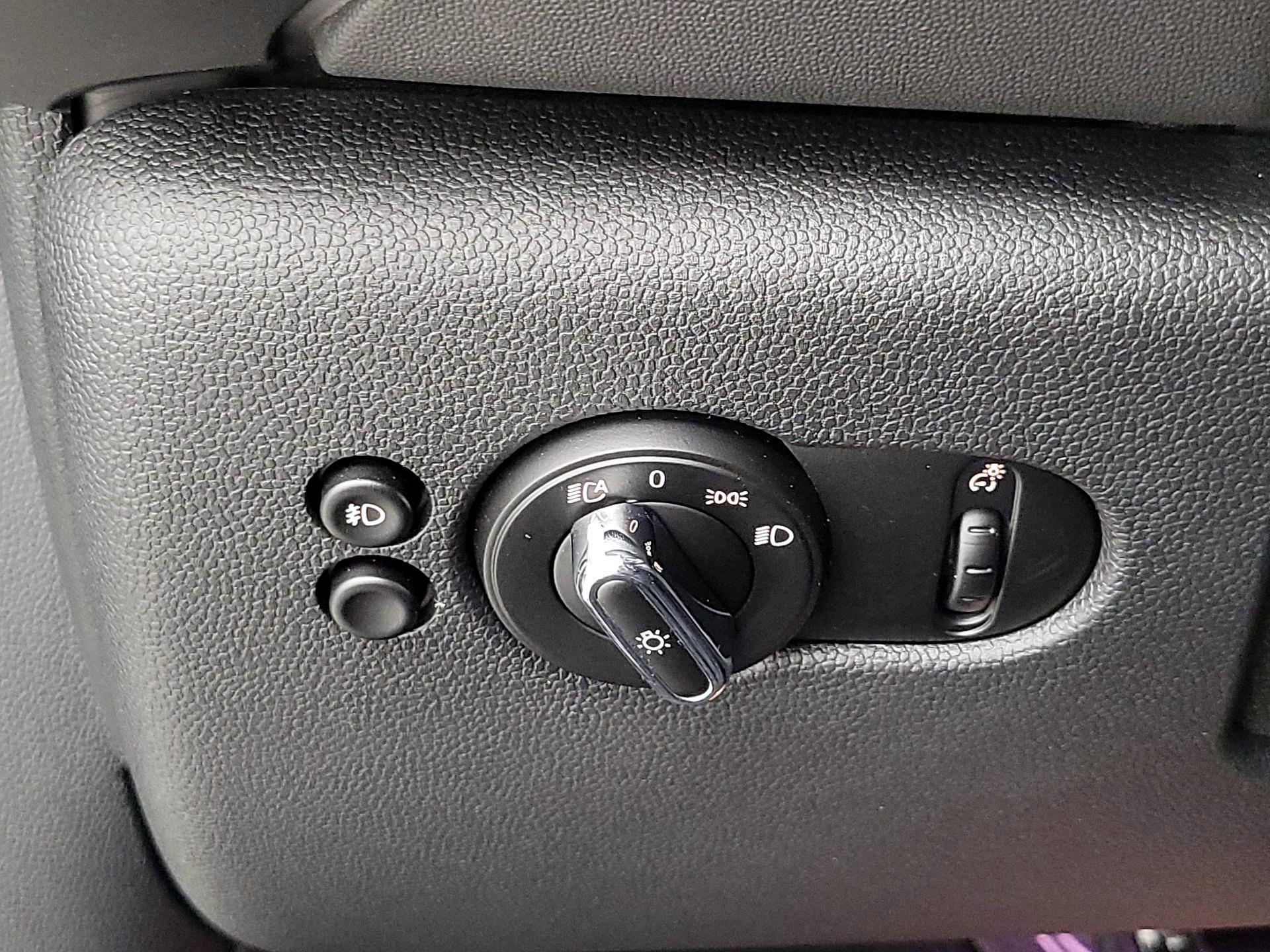 Thumbnail: 2020 MINI Cooper Hardtop - 13