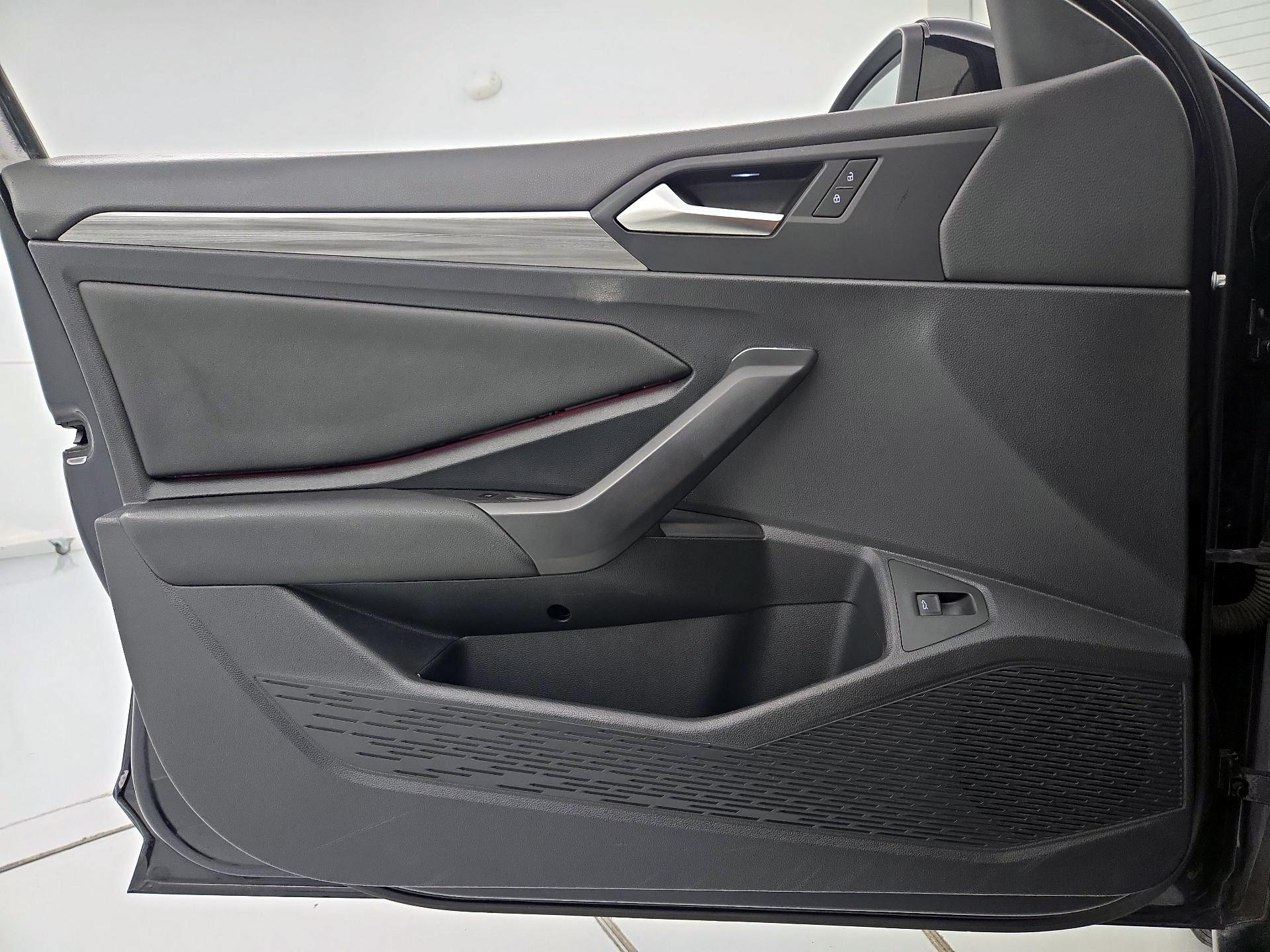 Thumbnail: 2019 Volkswagen Jetta - 12