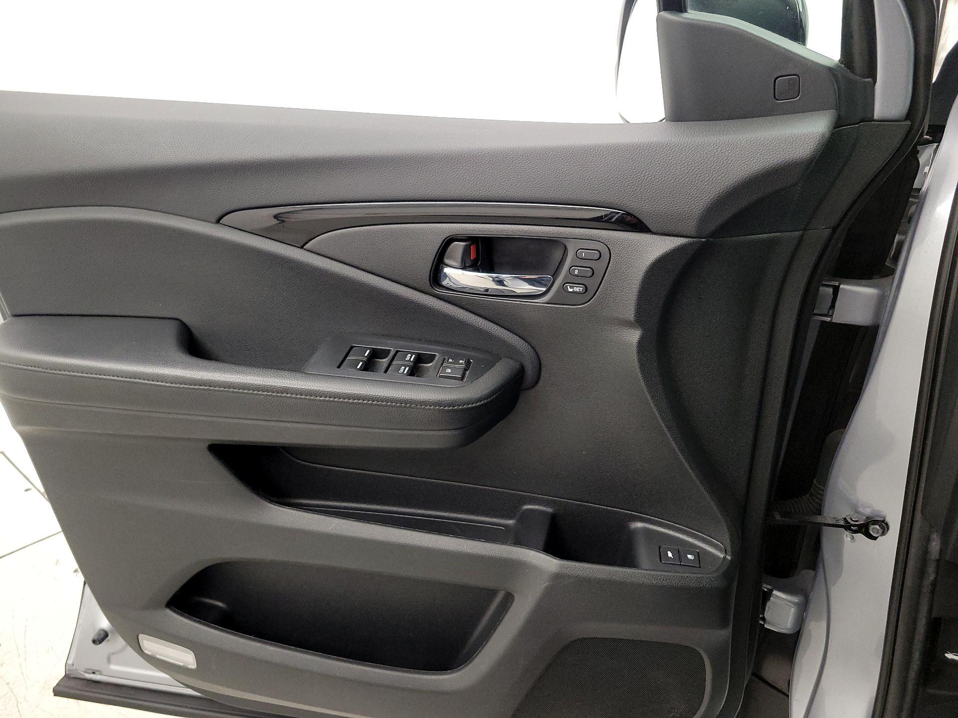 Thumbnail: 2020 Honda Passport - 12