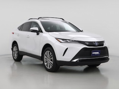 White 2023 Toyota Venza Hybrid XLE