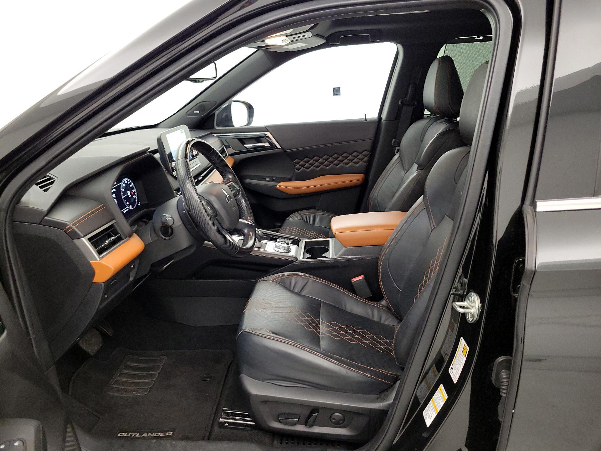 Thumbnail: 2022 Mitsubishi Outlander - 11