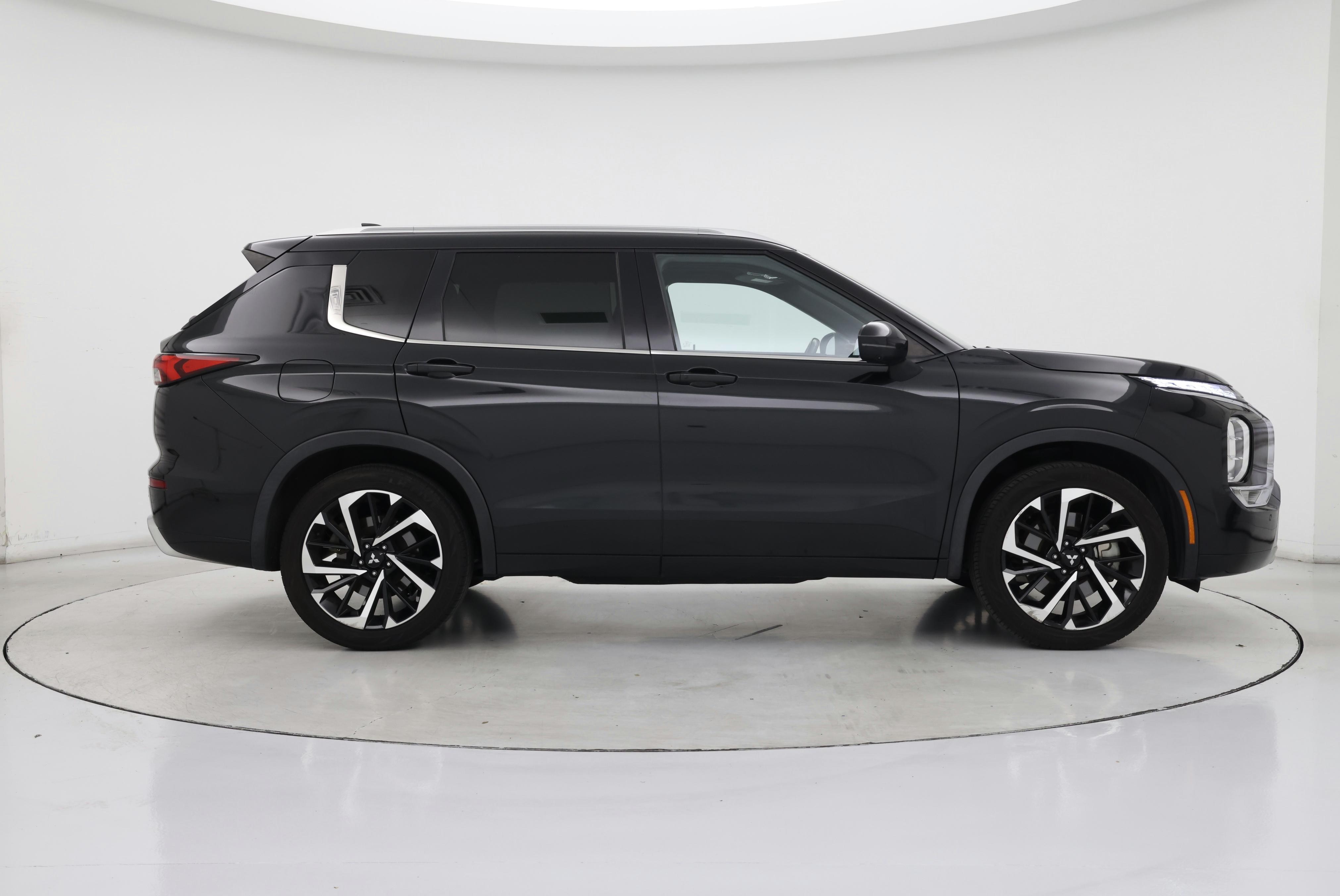 Thumbnail: 2022 Mitsubishi Outlander - 7