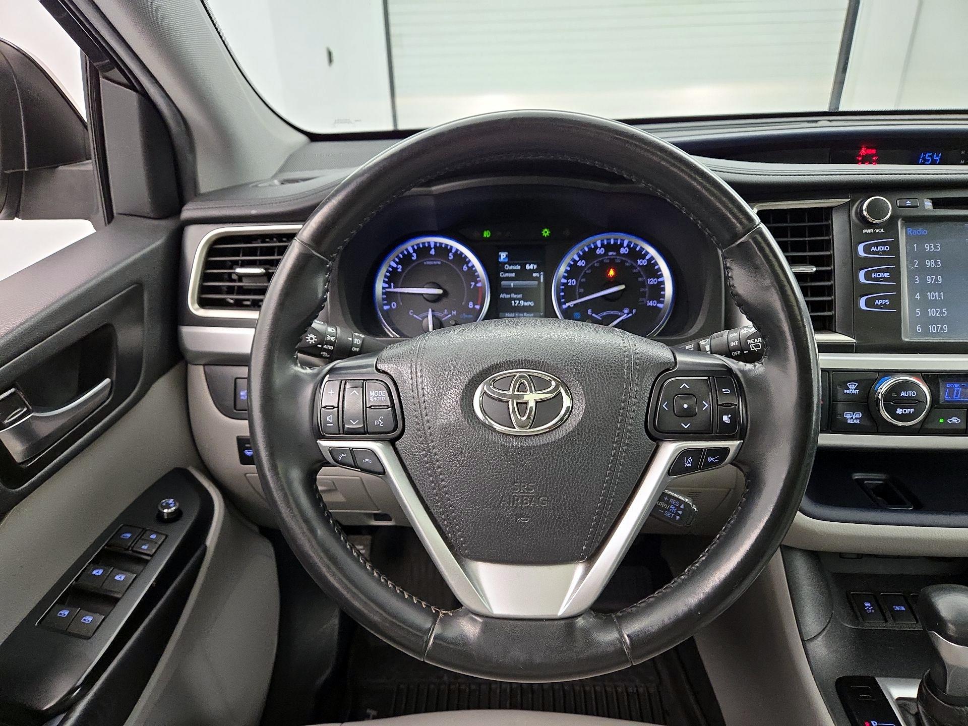 Thumbnail: 2019 Toyota Highlander - 10