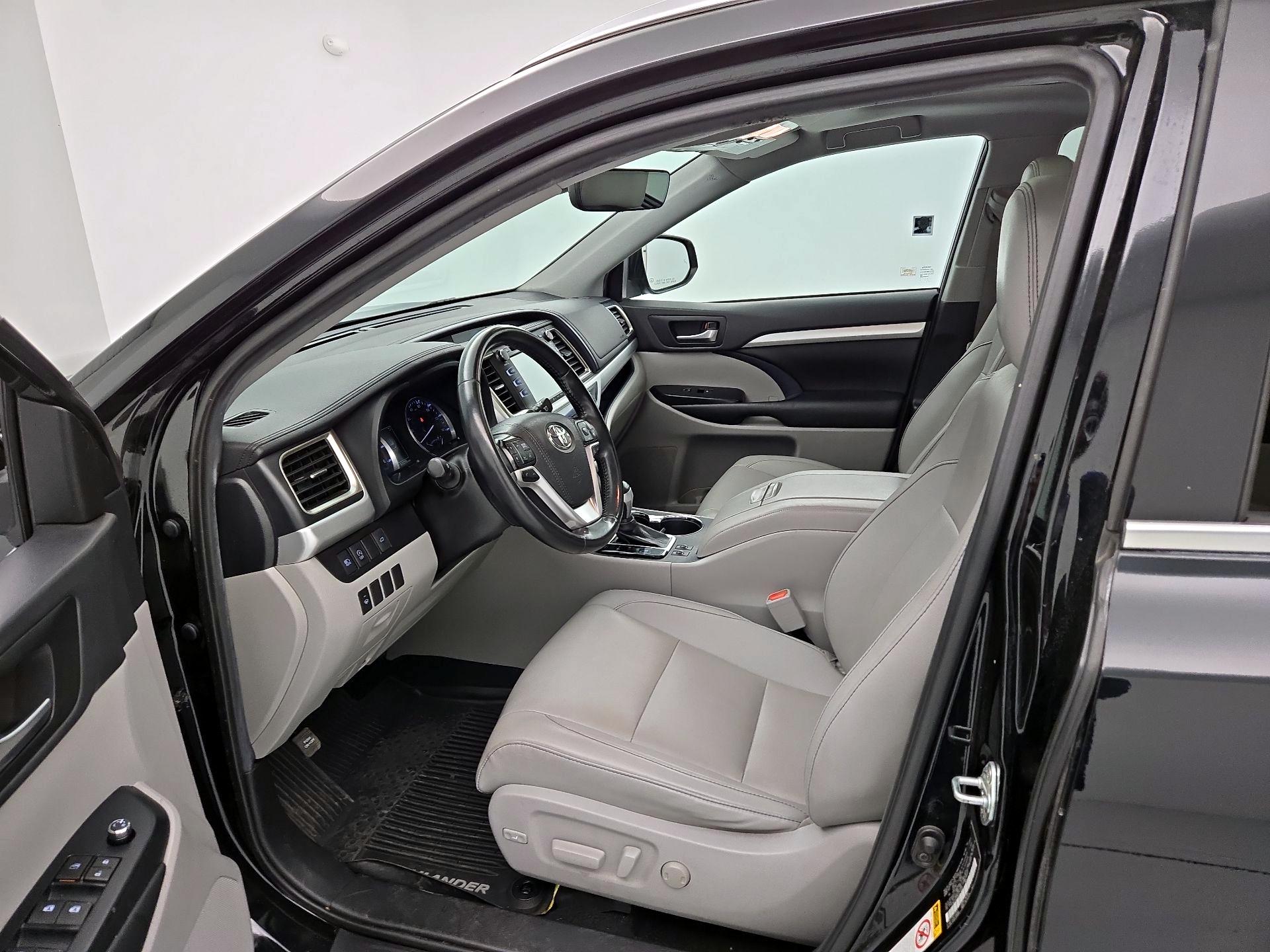 Thumbnail: 2019 Toyota Highlander - 11
