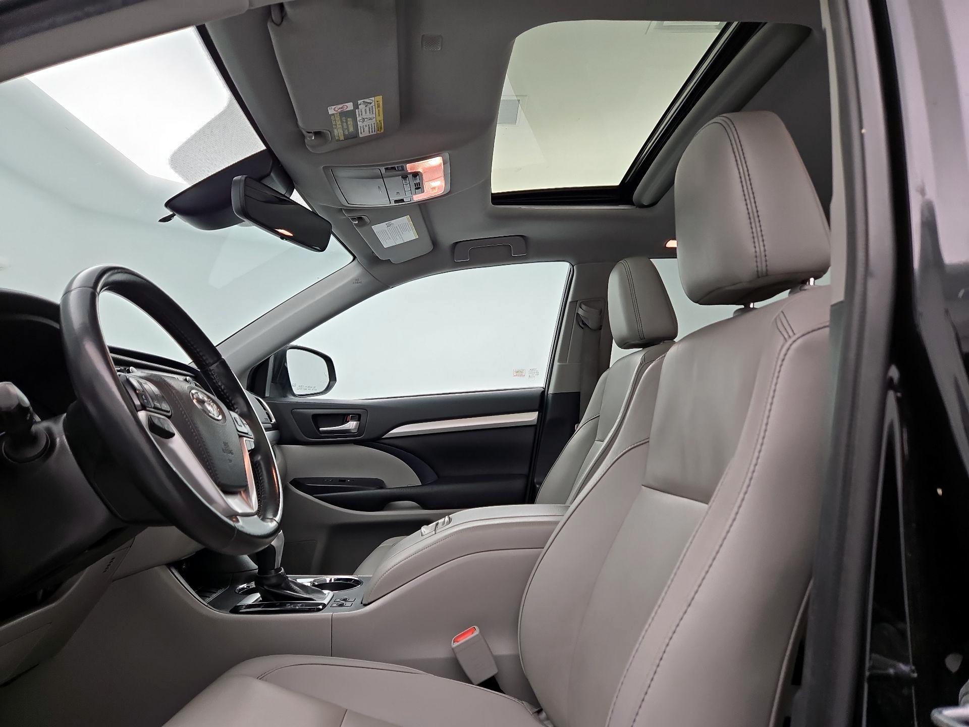 Thumbnail: 2019 Toyota Highlander - 19
