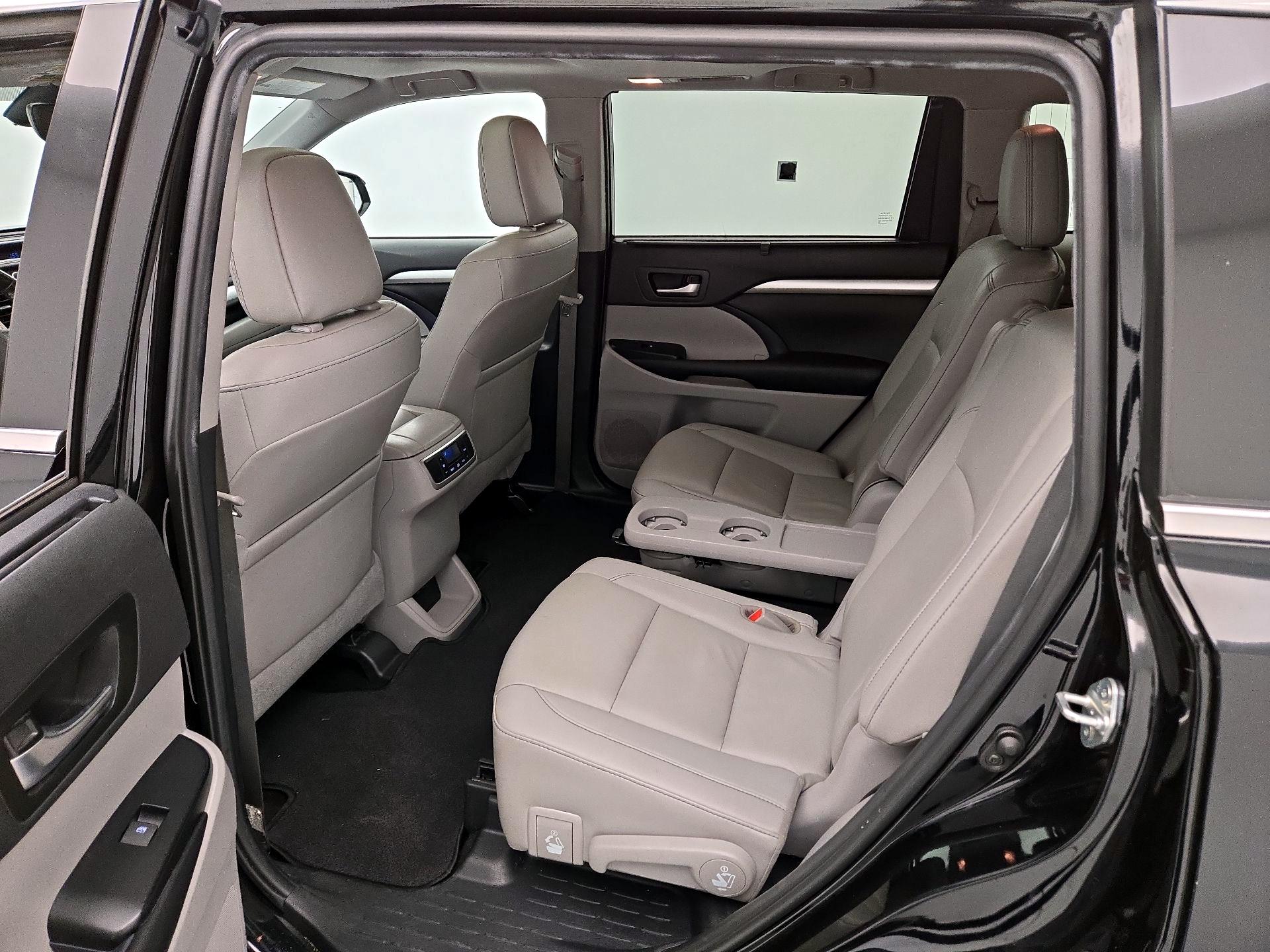 Thumbnail: 2019 Toyota Highlander - 20