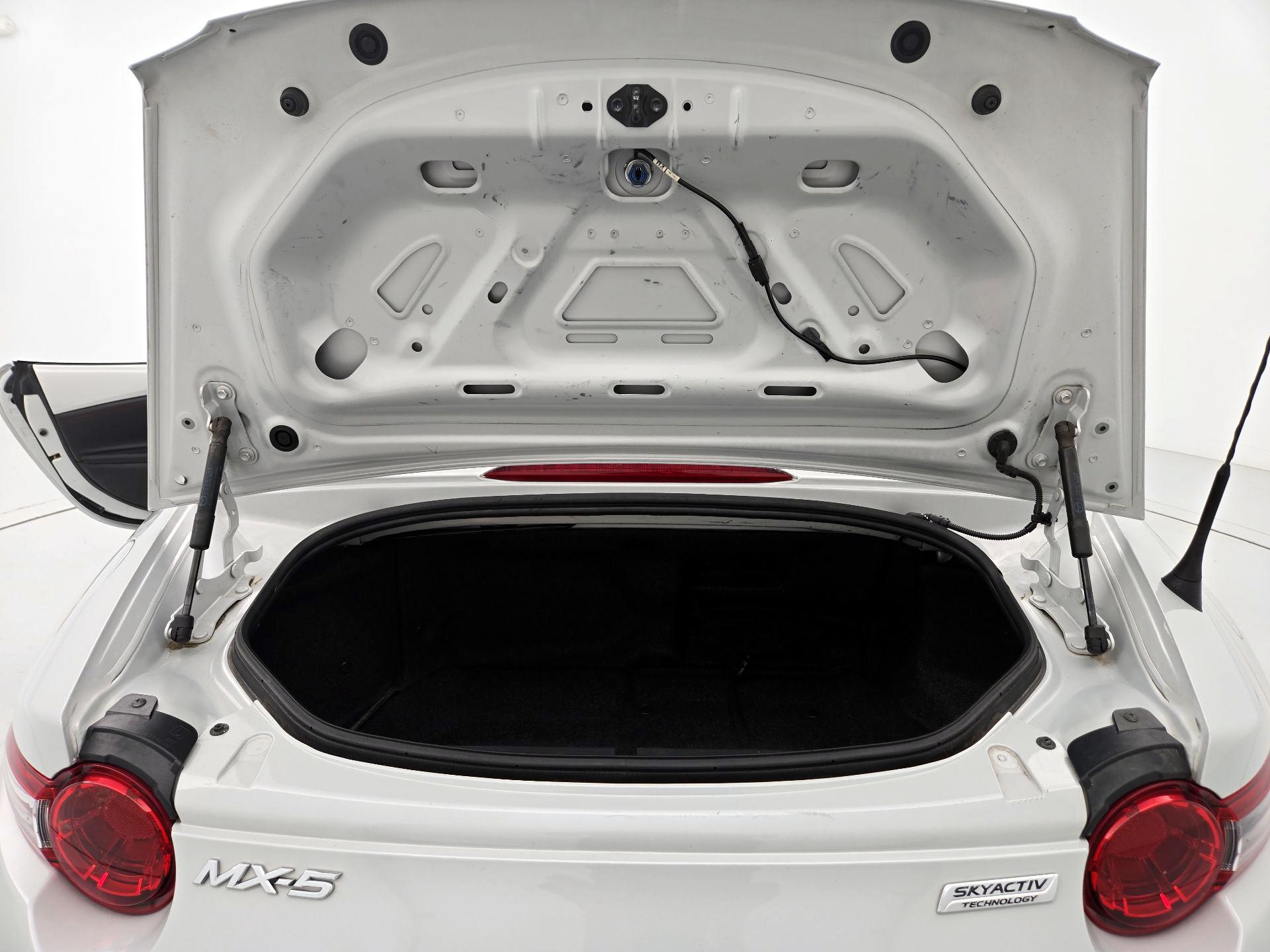 Thumbnail: 2016 Mazda MX-5 Miata - 18