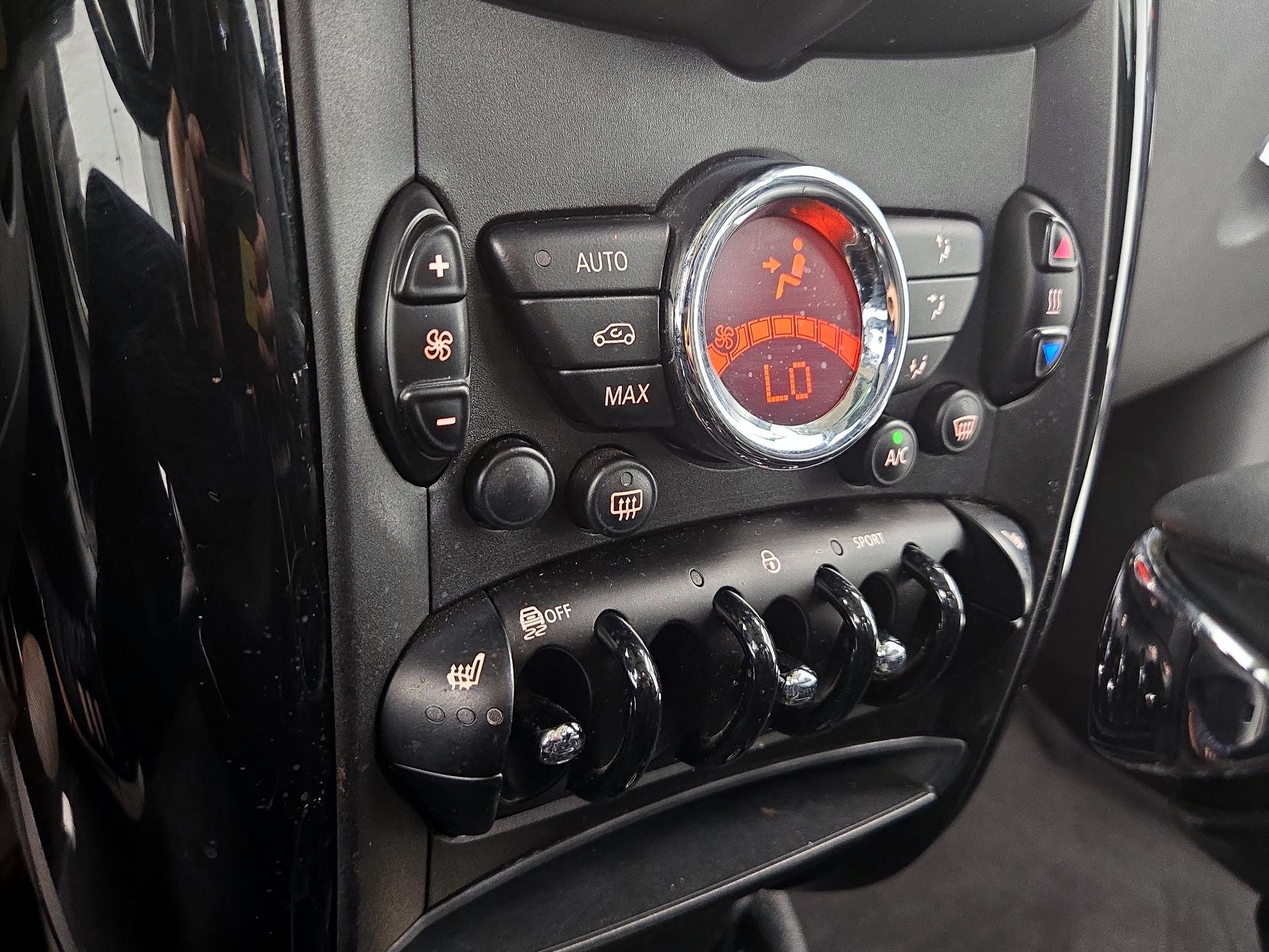 Thumbnail: 2015 MINI Cooper Countryman - 14