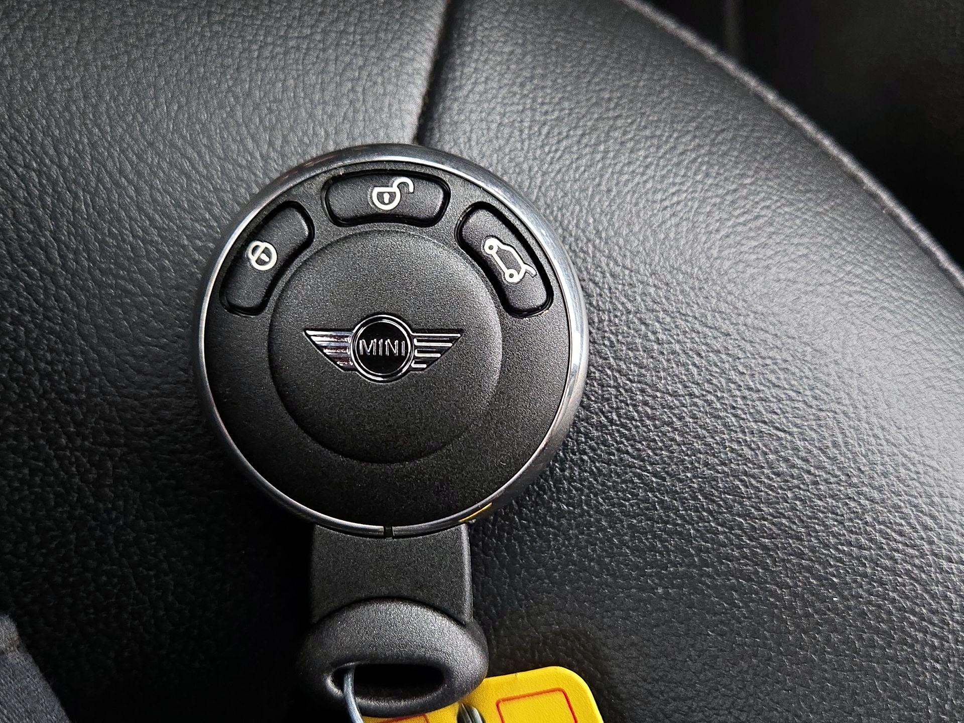 Thumbnail: 2015 MINI Cooper Countryman - 20