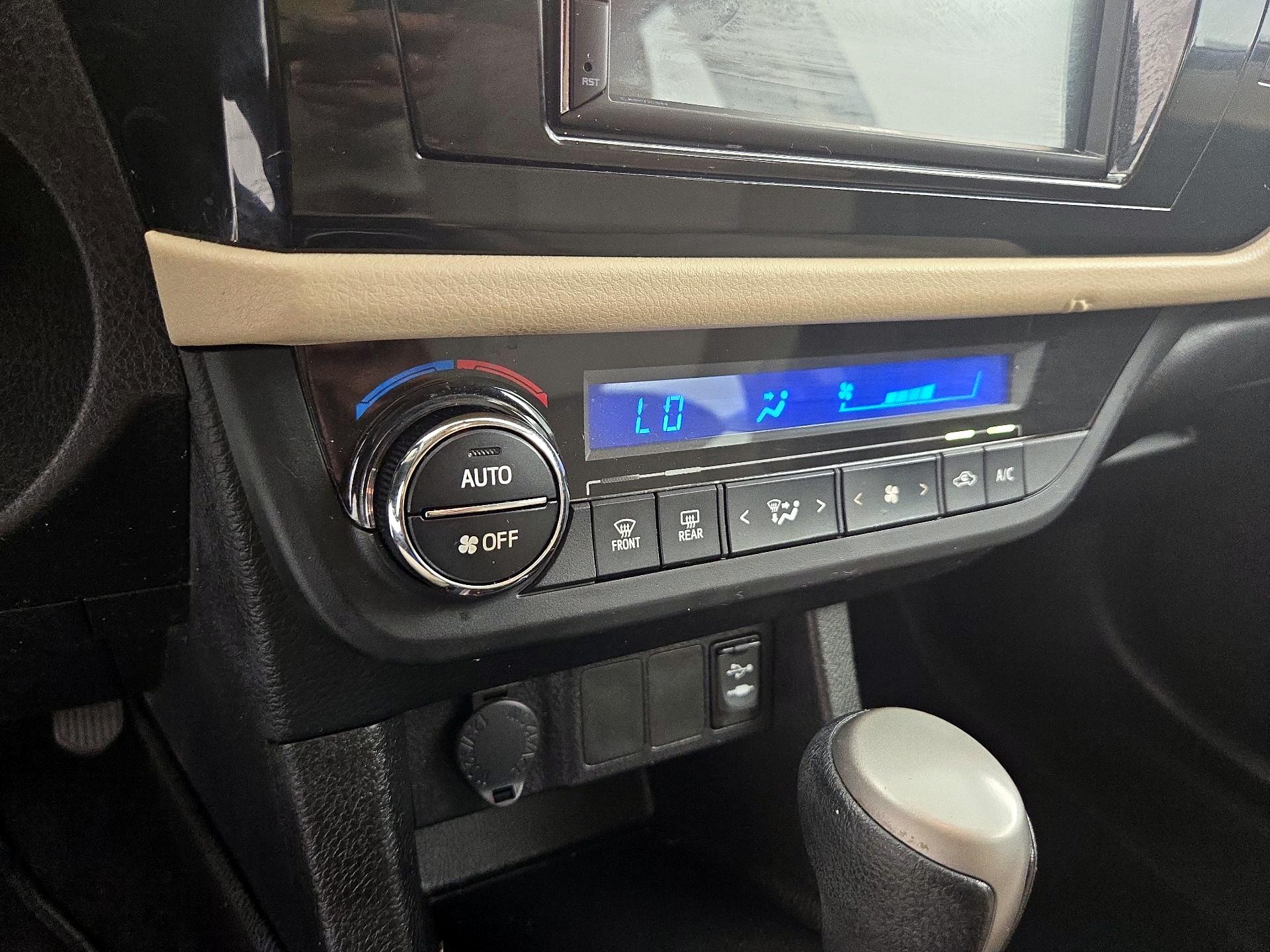 Thumbnail: 2014 Toyota Corolla - 16