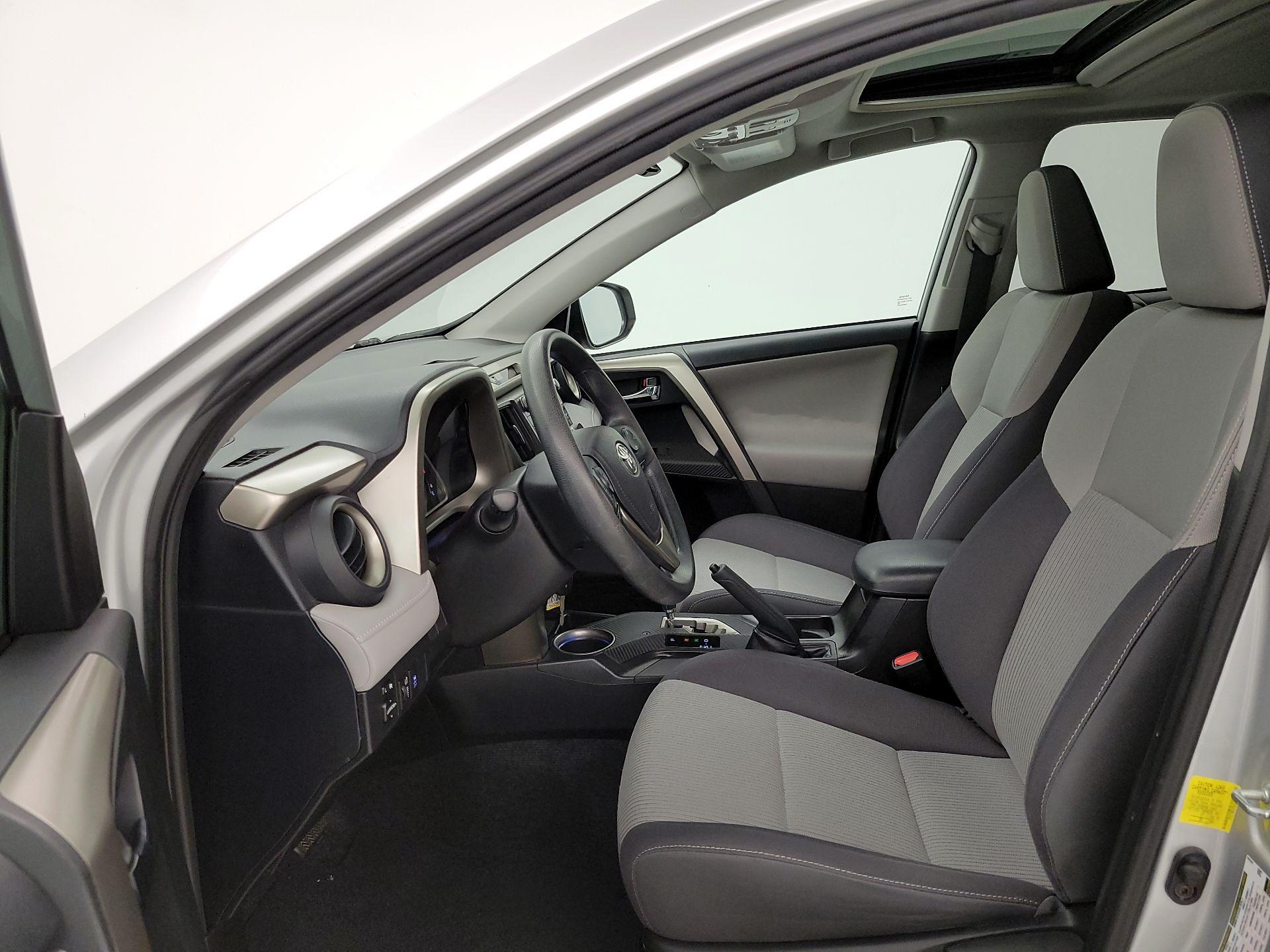 Thumbnail: 2015 Toyota RAV4 - 11