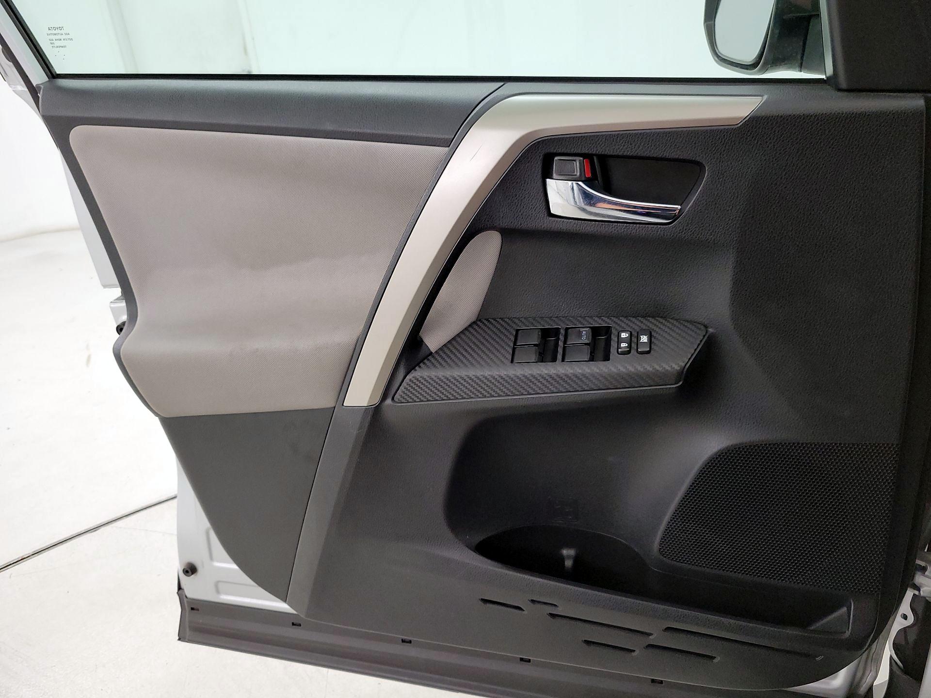 Thumbnail: 2015 Toyota RAV4 - 12