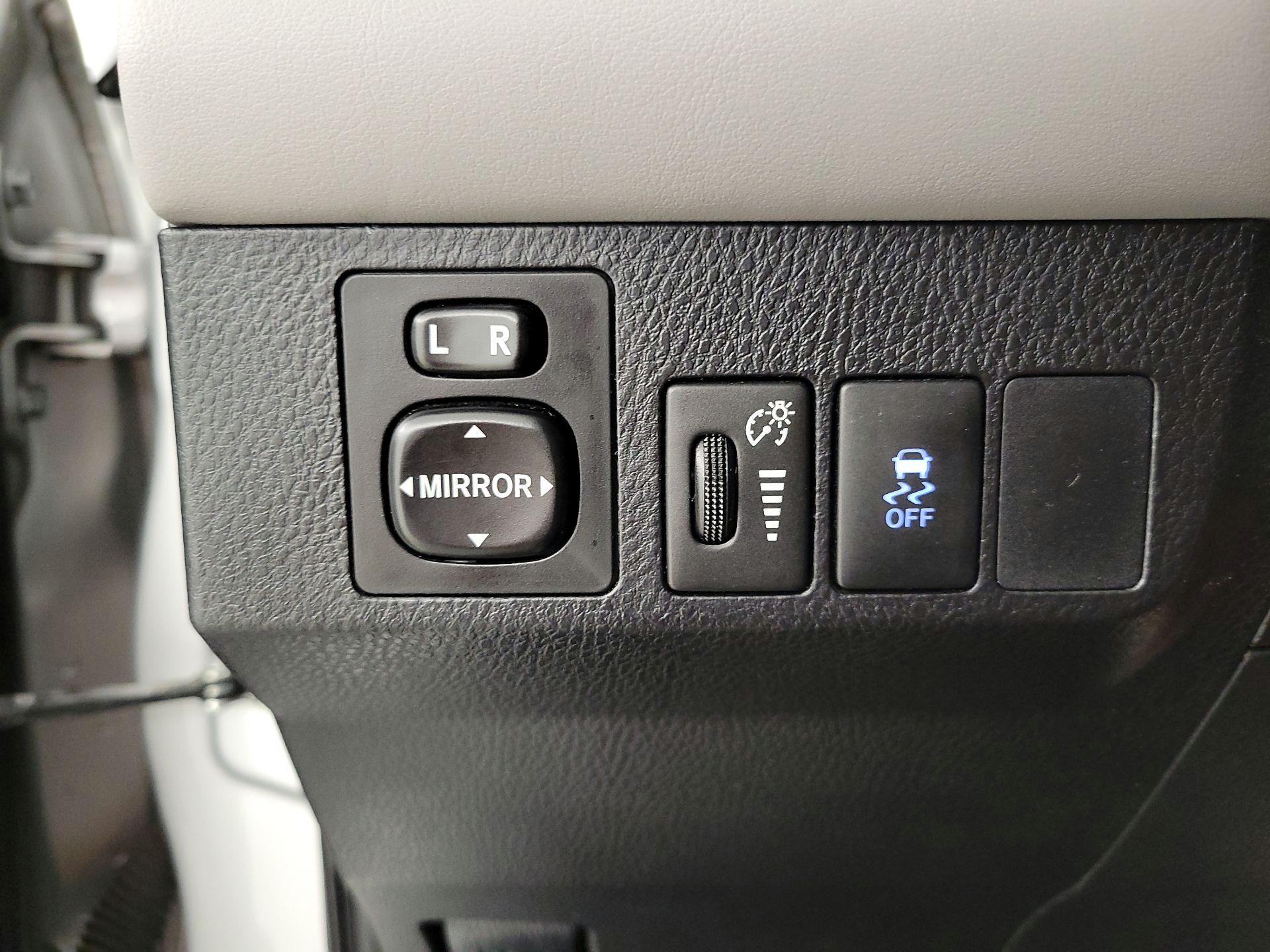 Thumbnail: 2015 Toyota RAV4 - 13