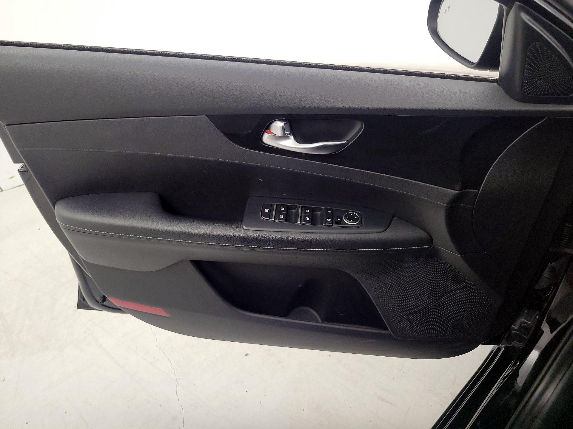 Thumbnail: 2020 Kia Forte - 12