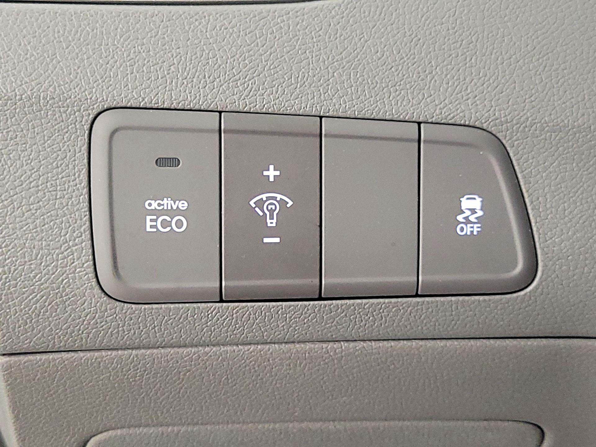 Thumbnail: 2013 Hyundai Elantra - 13
