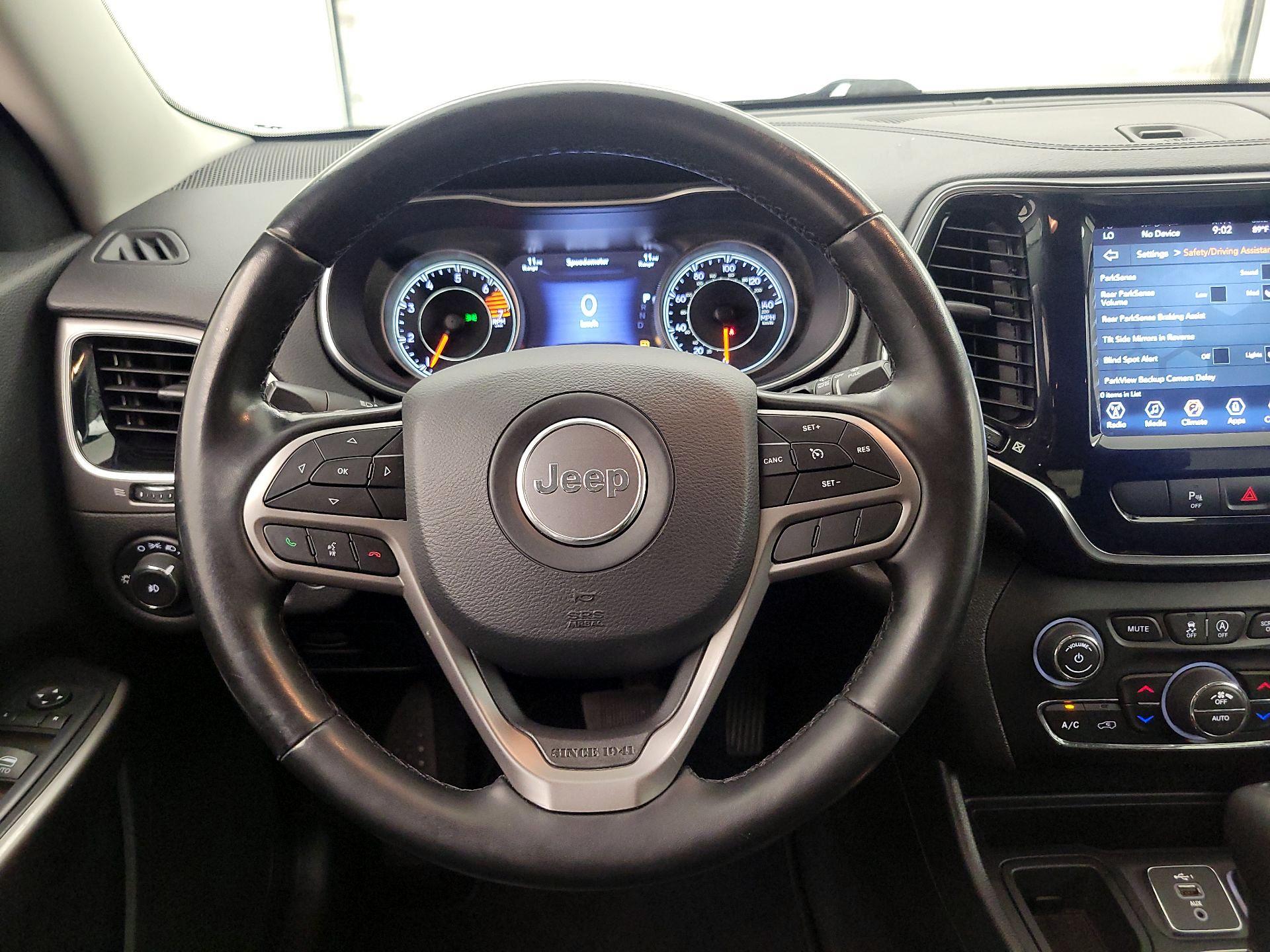 Thumbnail: 2020 Jeep Cherokee - 10
