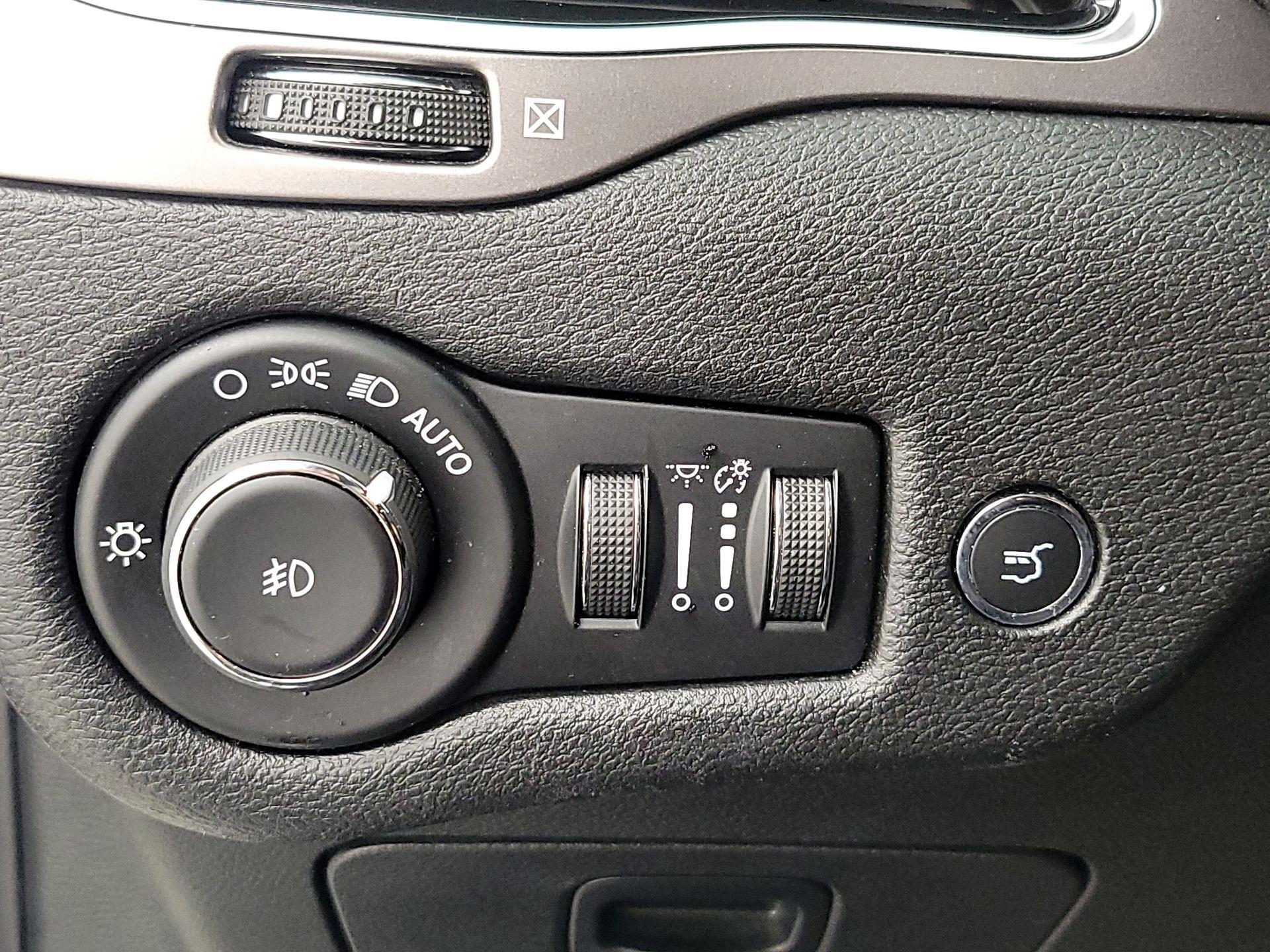 Thumbnail: 2020 Jeep Cherokee - 13