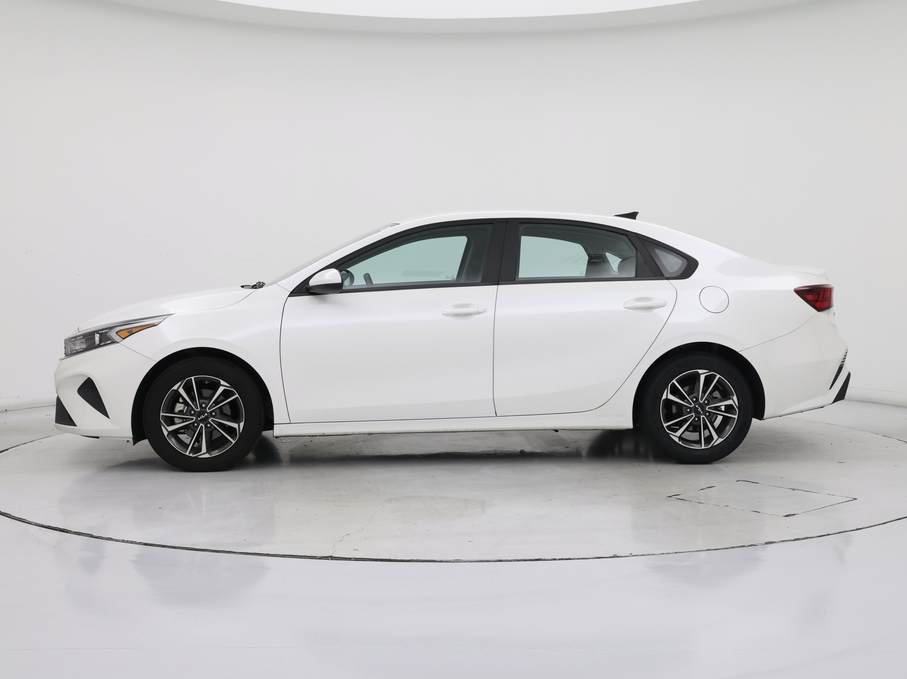 Thumbnail: 2023 Kia Forte - 3