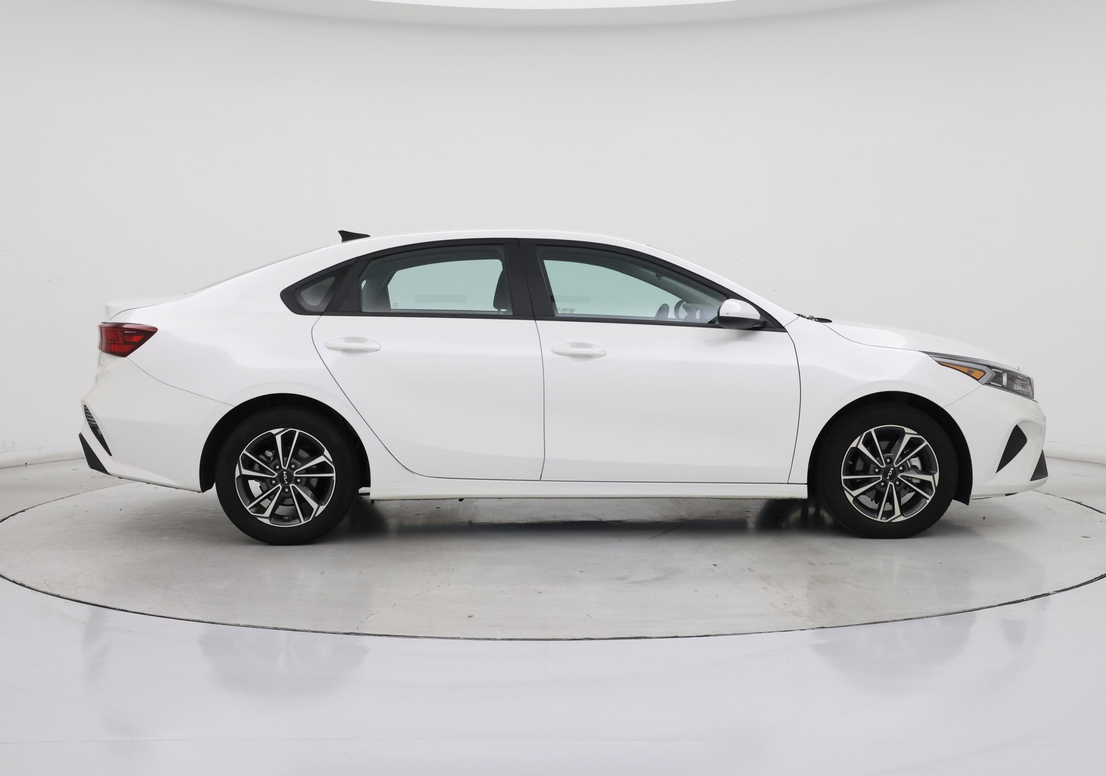 Thumbnail: 2023 Kia Forte - 7