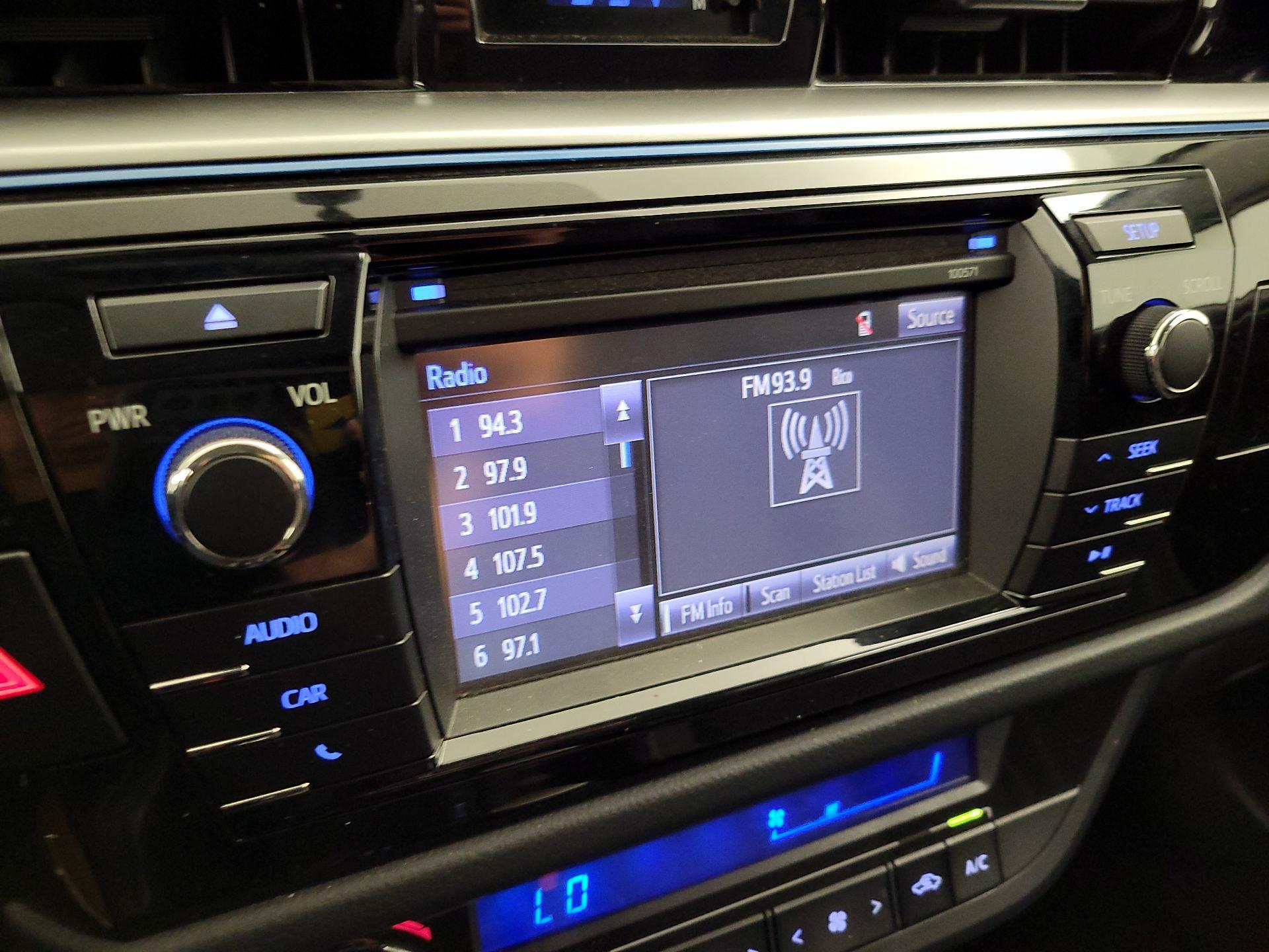 Thumbnail: 2016 Toyota Corolla - 15