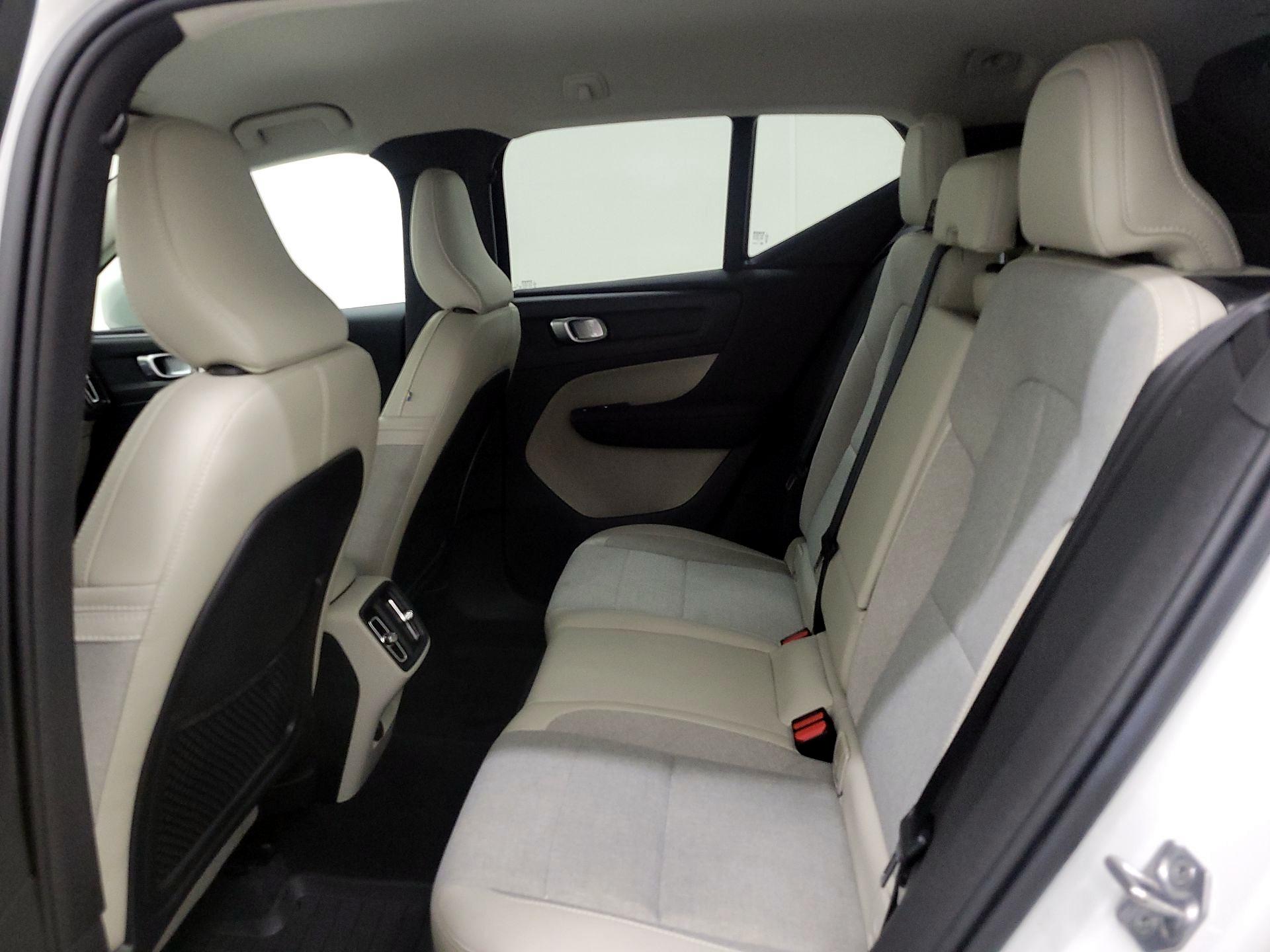 Thumbnail: 2020 Volvo XC40 - 19