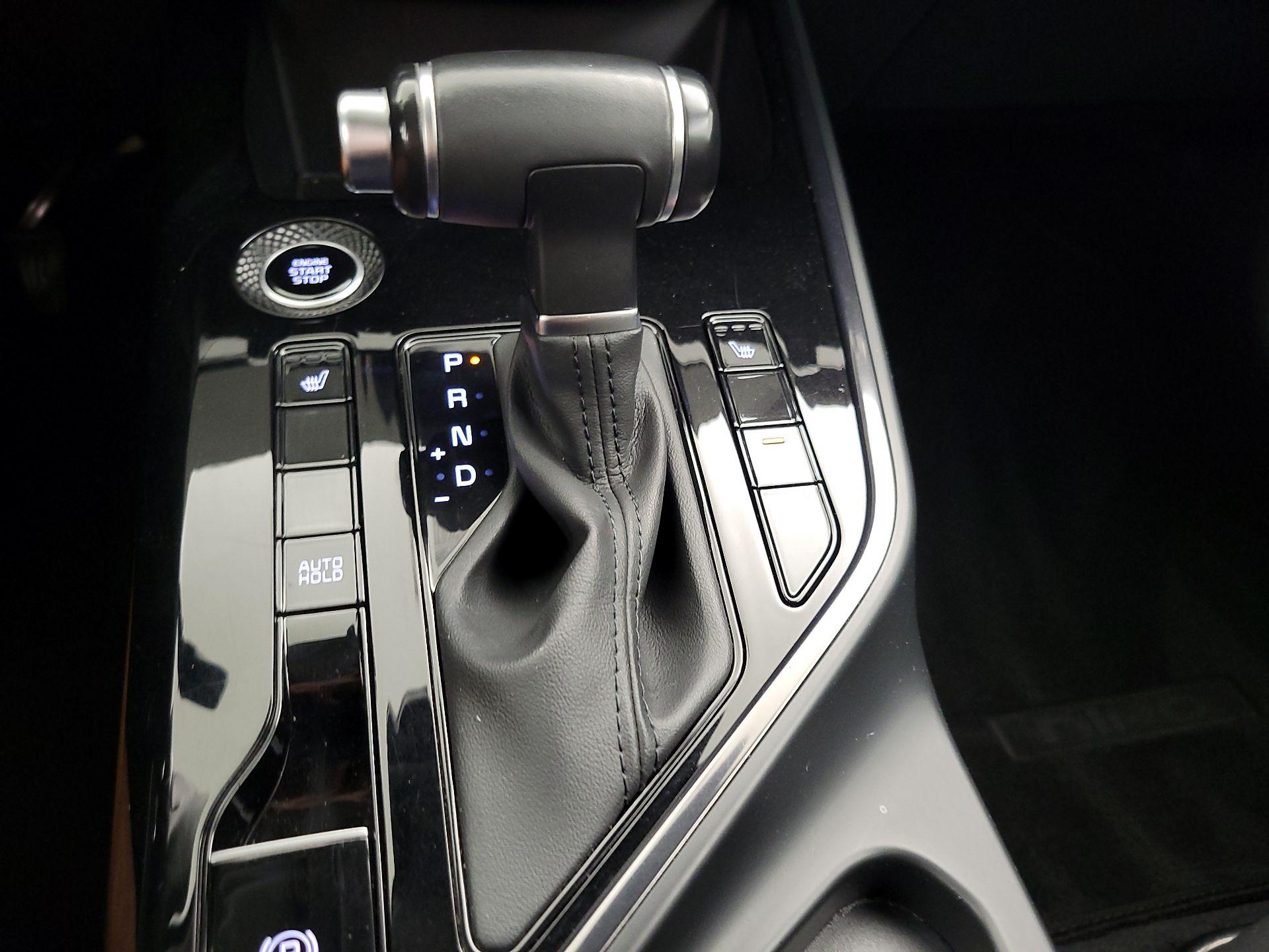 Thumbnail: 2023 Kia Niro - 18