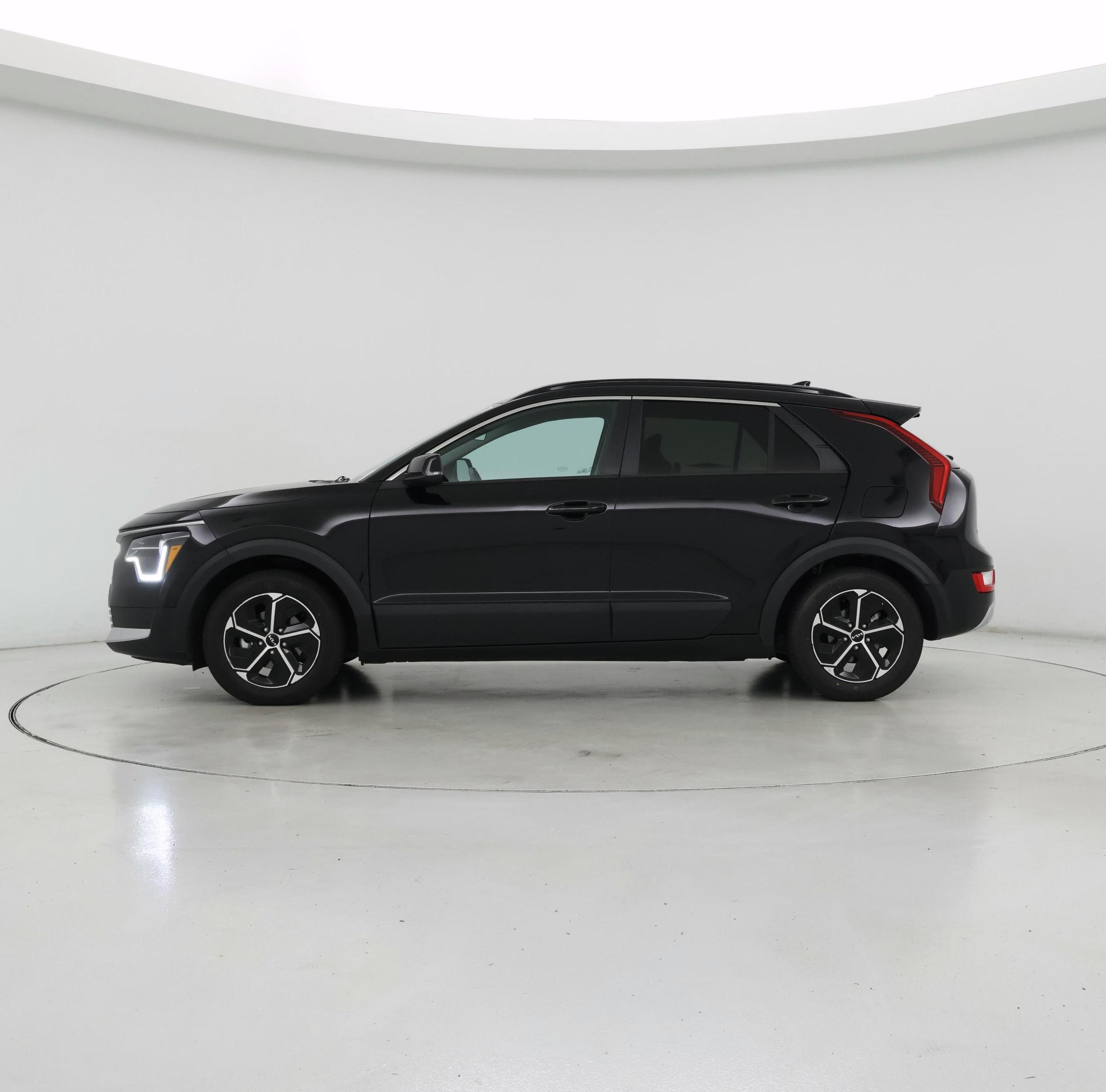 Thumbnail: 2023 Kia Niro - 3